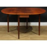 A mid-20th century Danish design teak gateleg dining table, oval top with fall leaves, 72.5cm