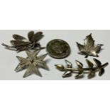 A silver brooch, as a dragonfly, marked 925; other silver and silver coloured metal brooches (5)