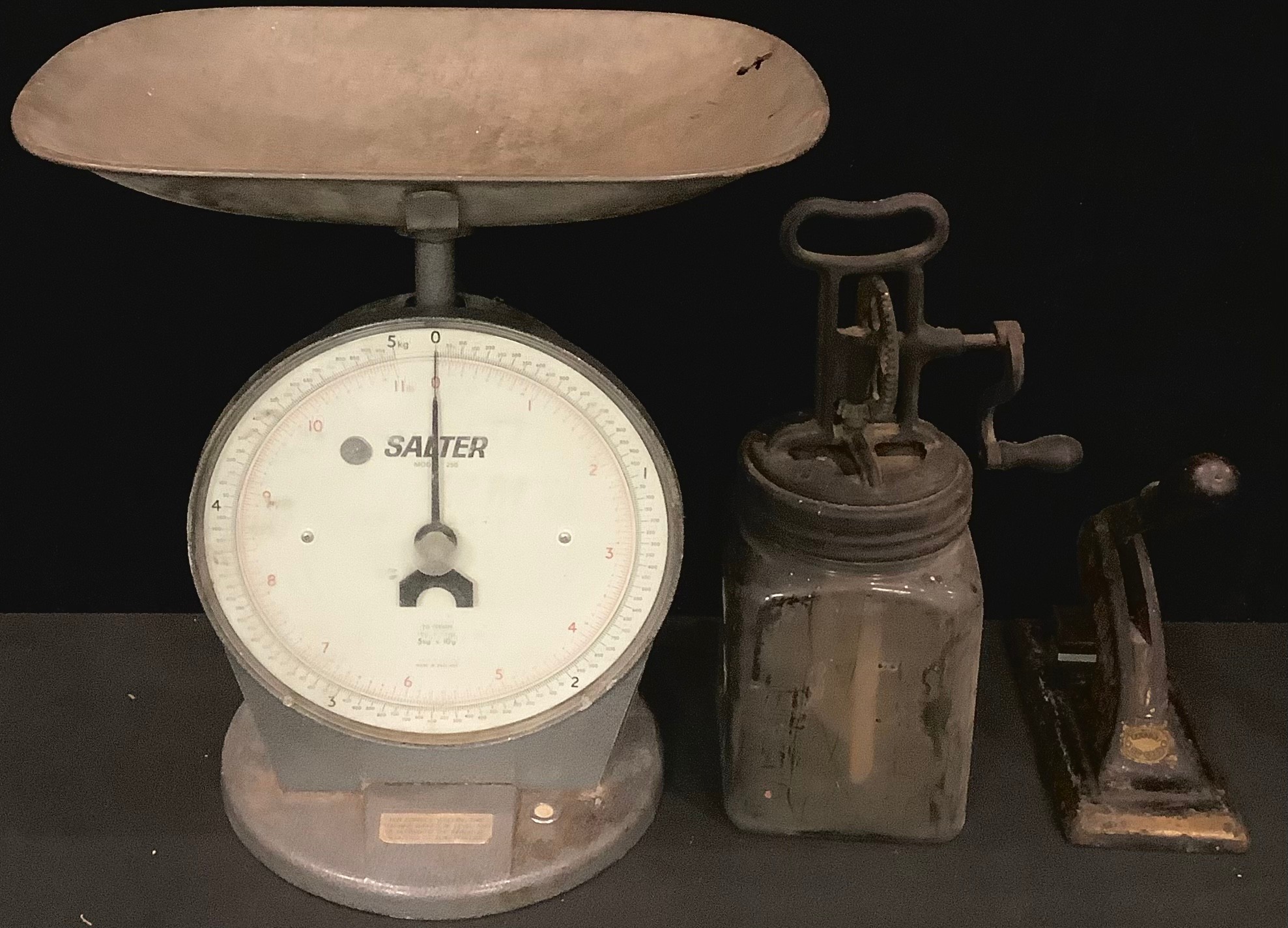 A Salter shop keeper's balance scale, model 250, to weigh 11lb/5kg, dished pan, 45cm; a manual