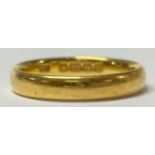 A 22ct gold wedding band, size I/J, 3.2g