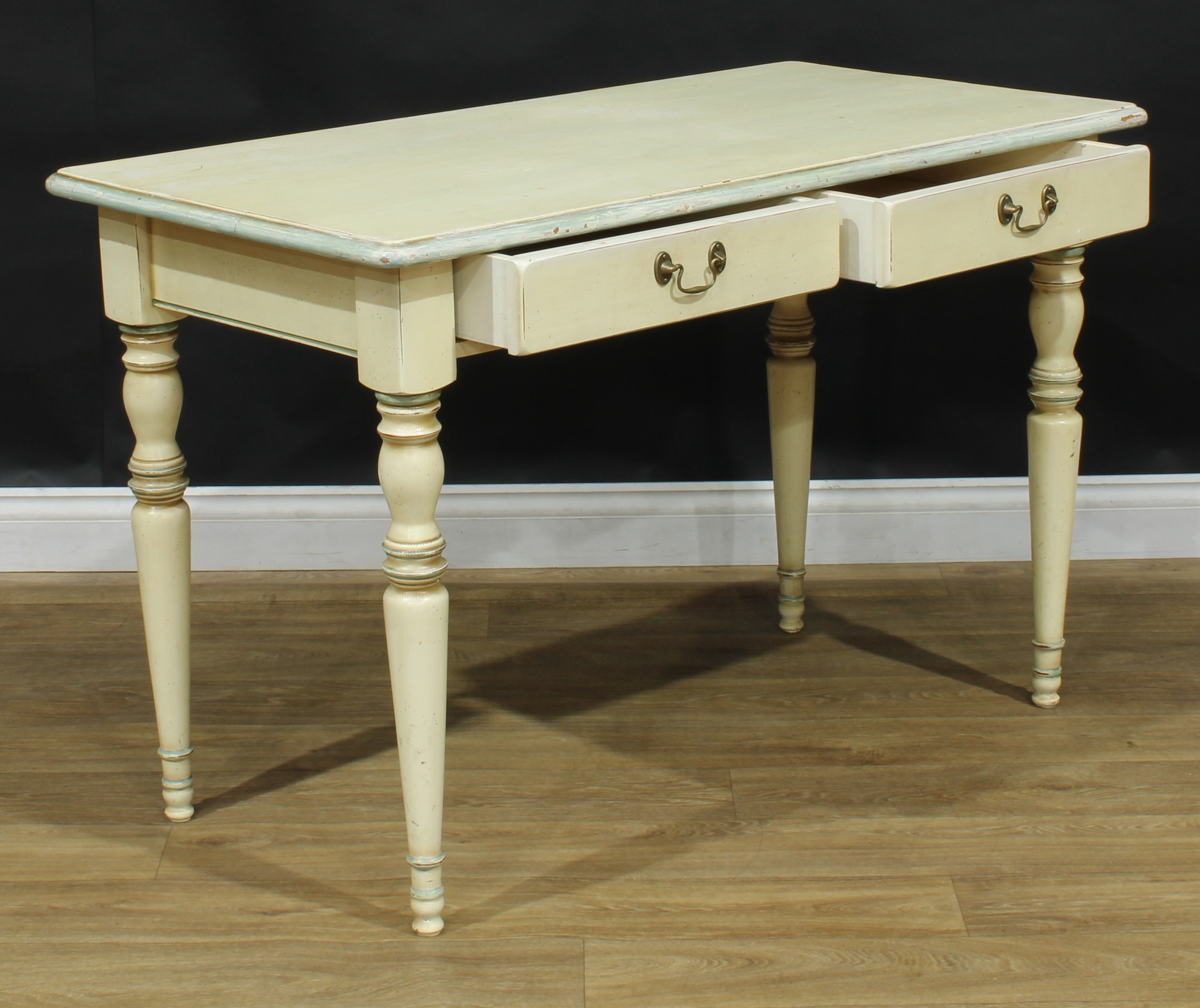 A French shabby chic painted side table, 75.5cm high, 120.5cm wide, 61cm deep - Image 3 of 3