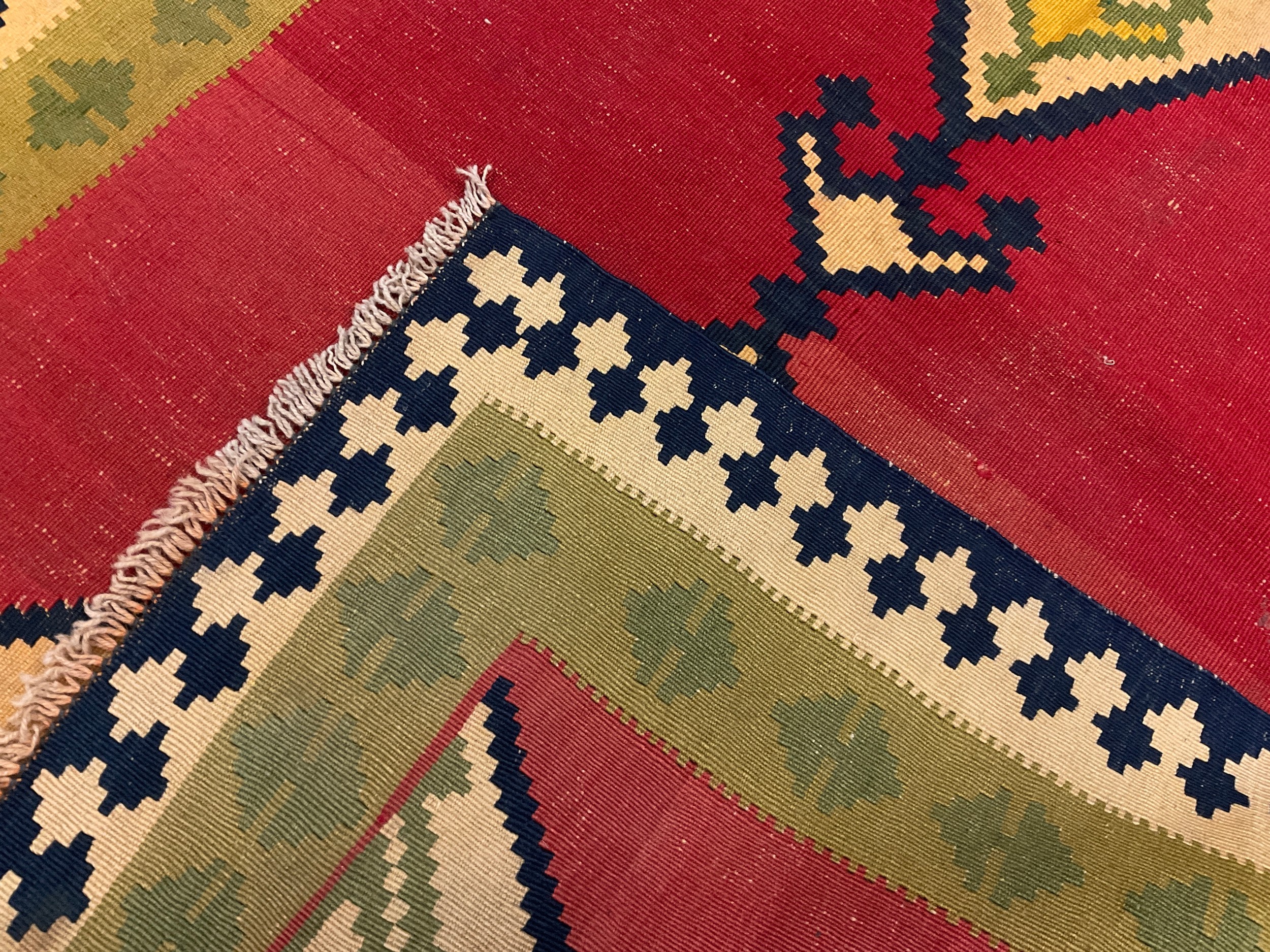 A South-west Persian Qashgai Kilim rug / carpet, 140cm x 105cm. - Image 2 of 2