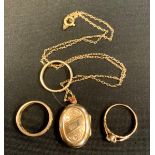 A 9ct gold Celtic knot band ring; others, oval locket pendant necklace, 10.3g gross (4)