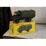 Dinky Toys (France) 821 Camionnette Militaire "Unimog" Mercedes-Benz, military green body with