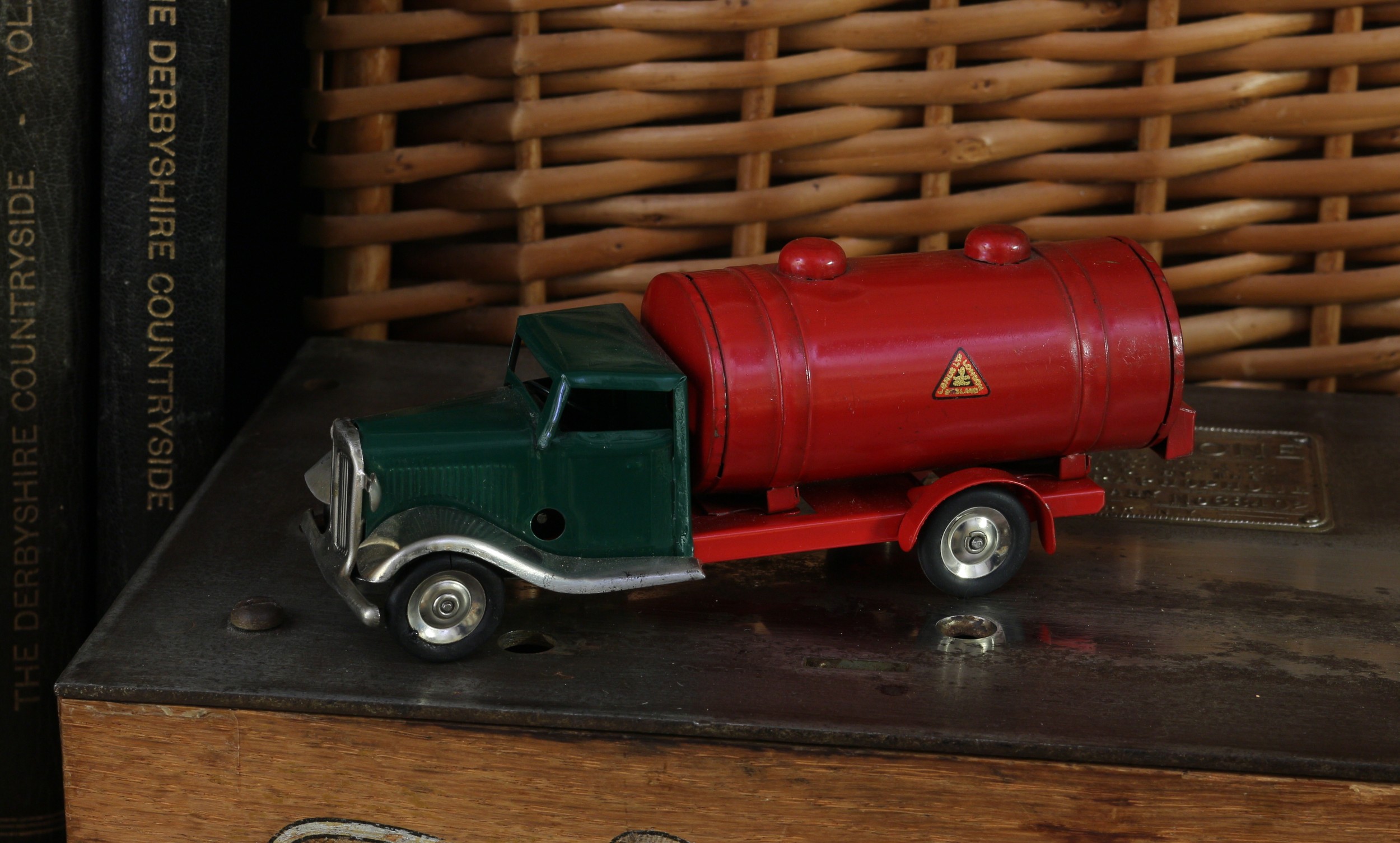 Tri-ang Minic (Lines Brothers) tinplate and clockwork 15M petrol tanker, dark green cab with