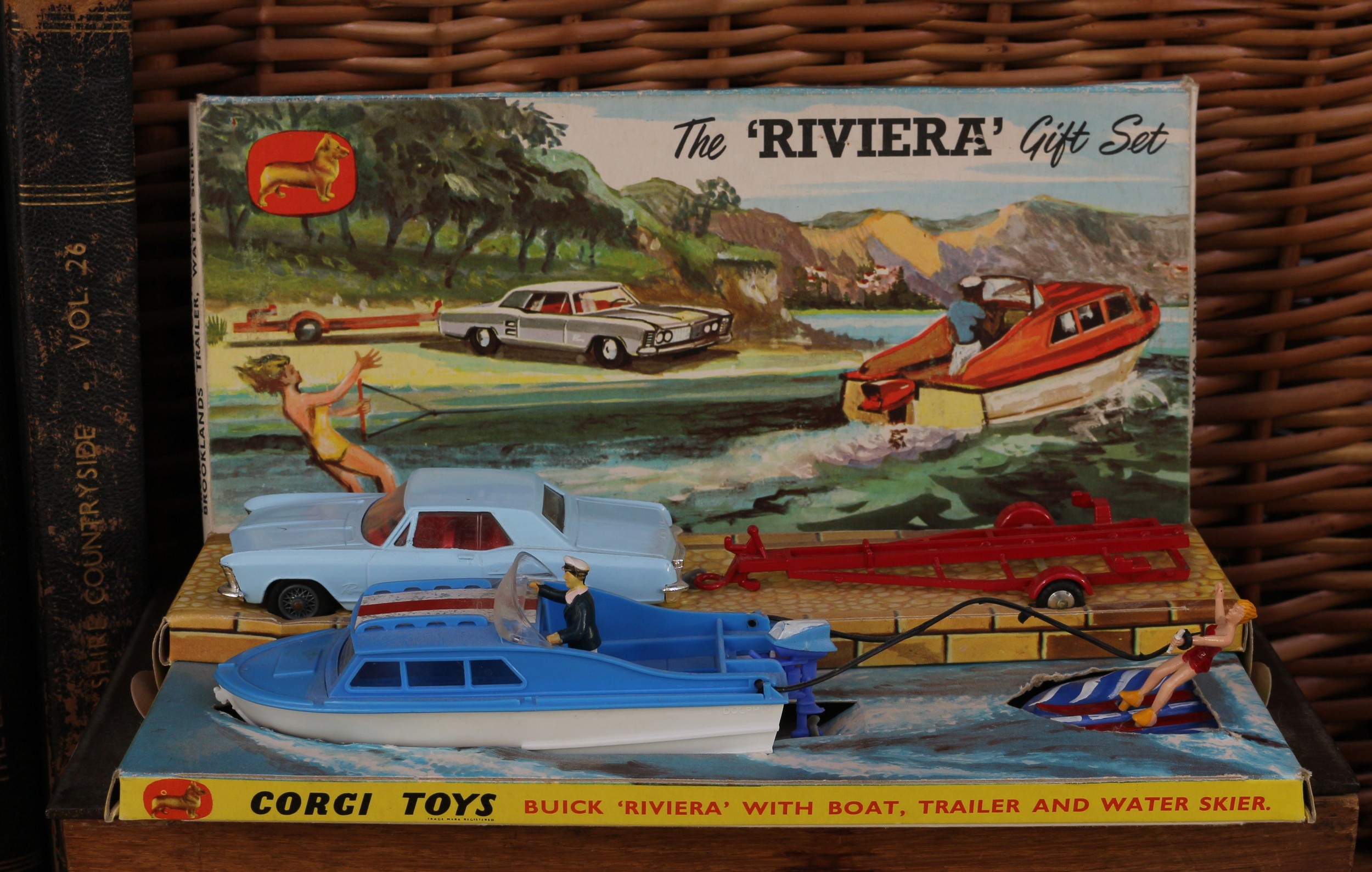 Corgi Toys Gift set 31, Buick Riviera boat set, comprising 254 Buick Riviera, pale blue body with