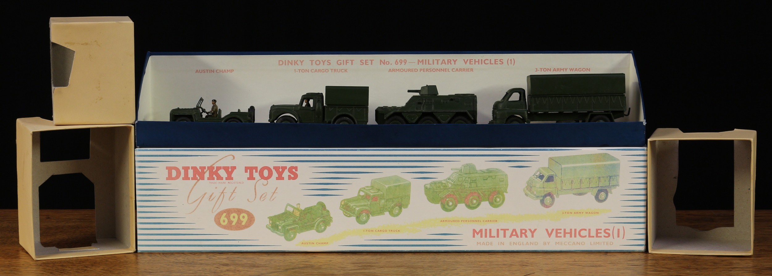 Dinky Toys Gift set 699, Military vehicles (1), comprising 621 3-ton army wagon; 641 1-ton cargo