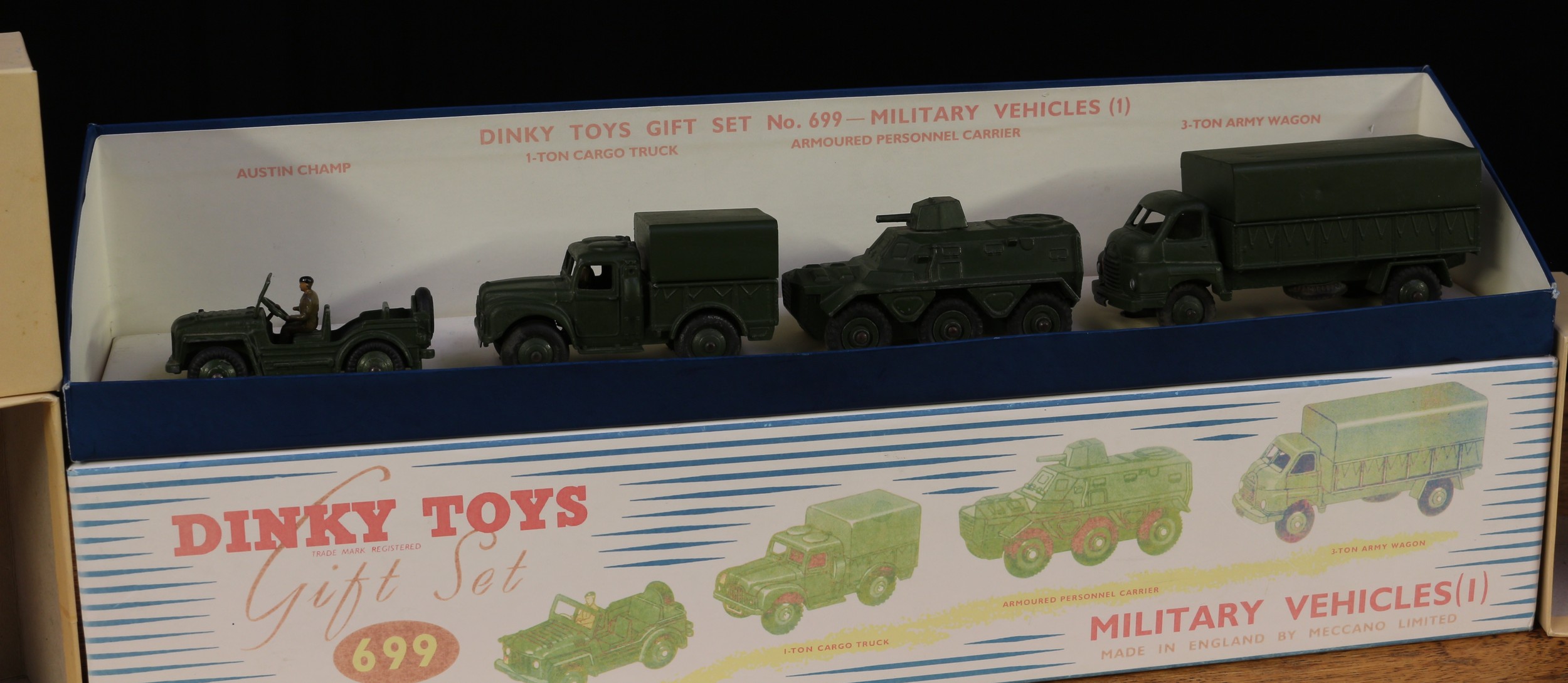 Dinky Toys Gift set 699, Military vehicles (1), comprising 621 3-ton army wagon; 641 1-ton cargo - Image 2 of 2