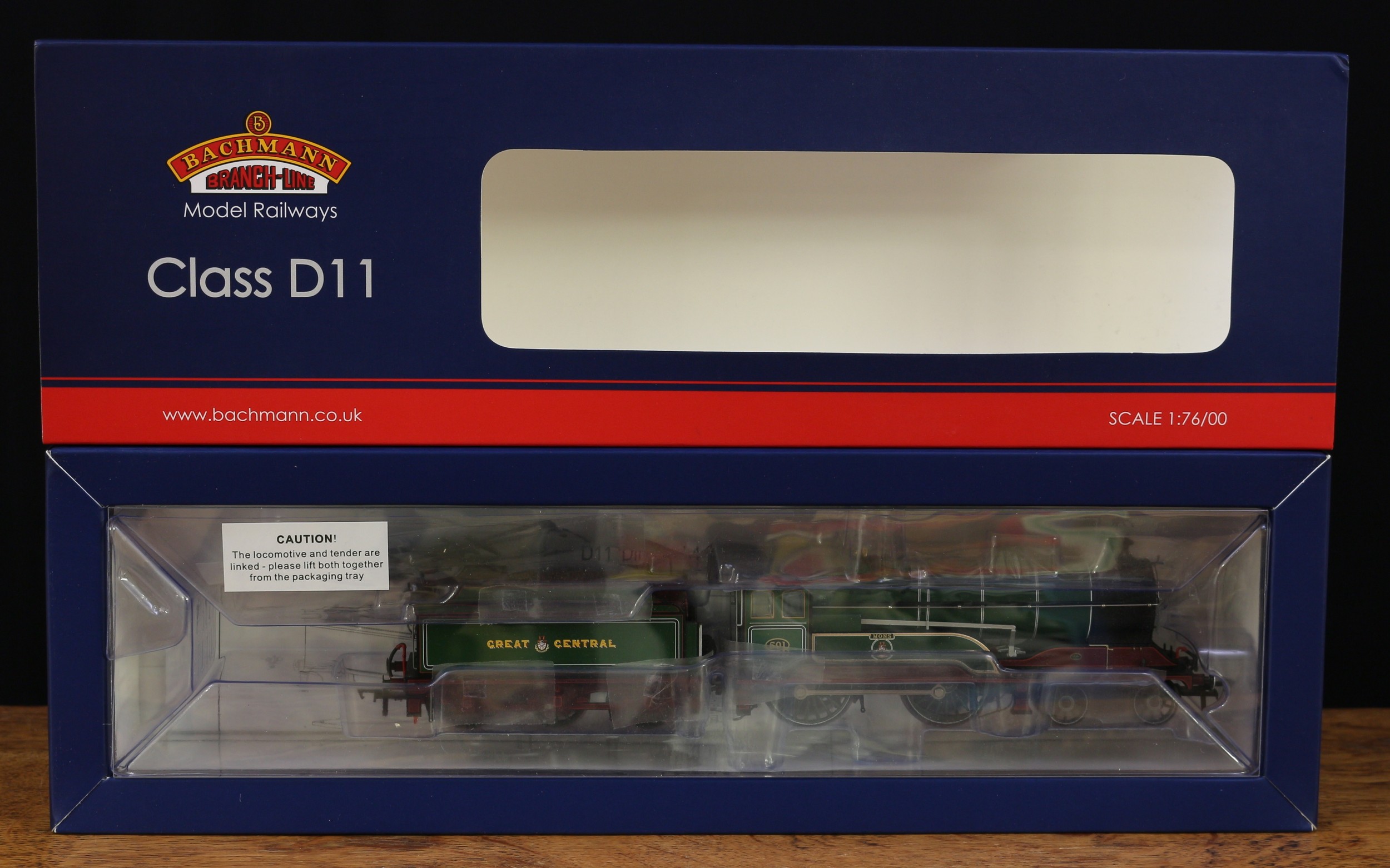 Bachmann Branch-Line OO Gauge 31-147 GCR Class D11/1 4-4-0 'Mons' locomotive and six wheel tender,