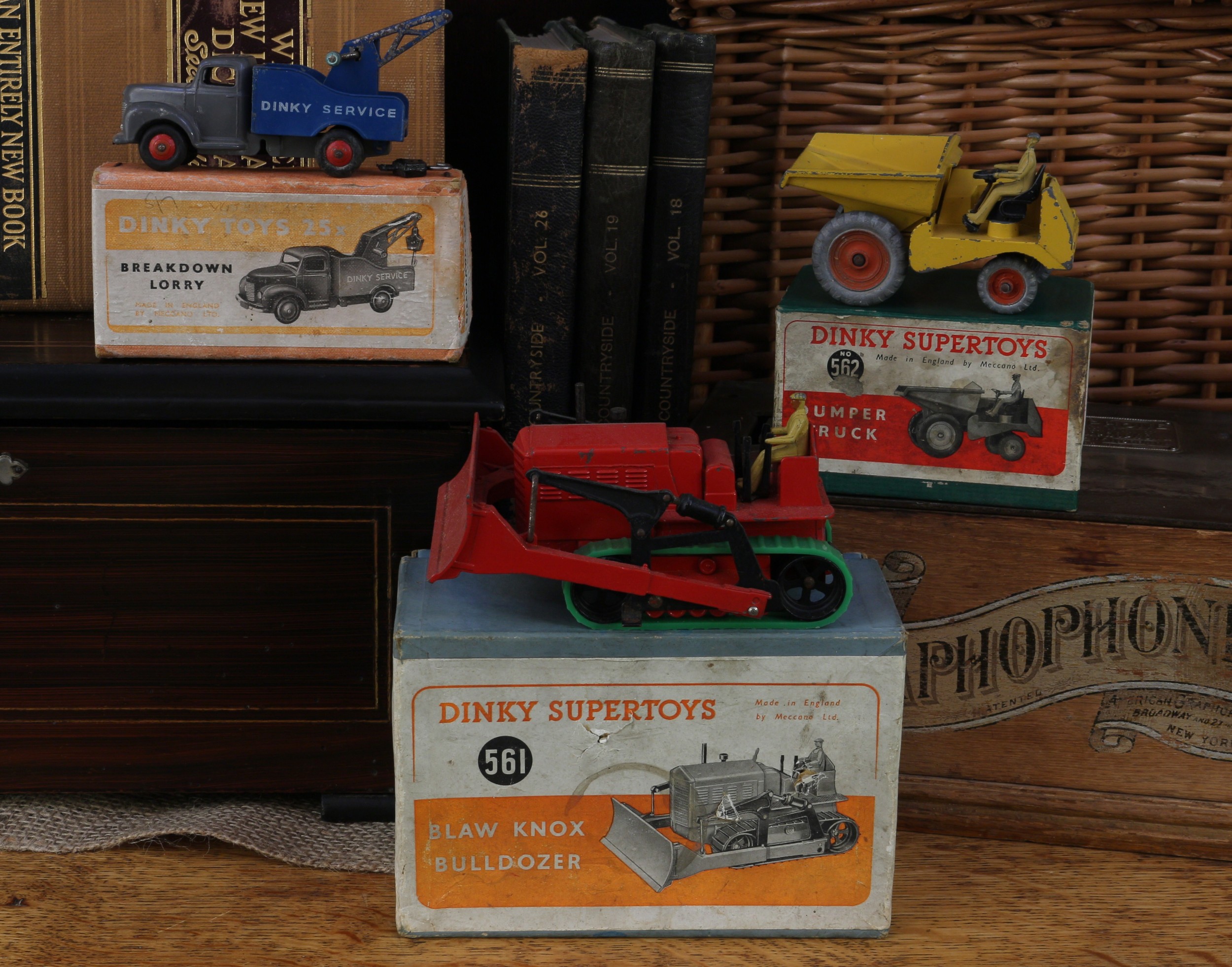 Dinky Toys 25x breakdown lorry, dark grey cab and chassis, dark blue lorry, red ridged hubs,
