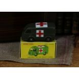 Dinky Toys (France) 820/80f Ambulance Mlitaire Renault-Carrier/Renault military ambulance,