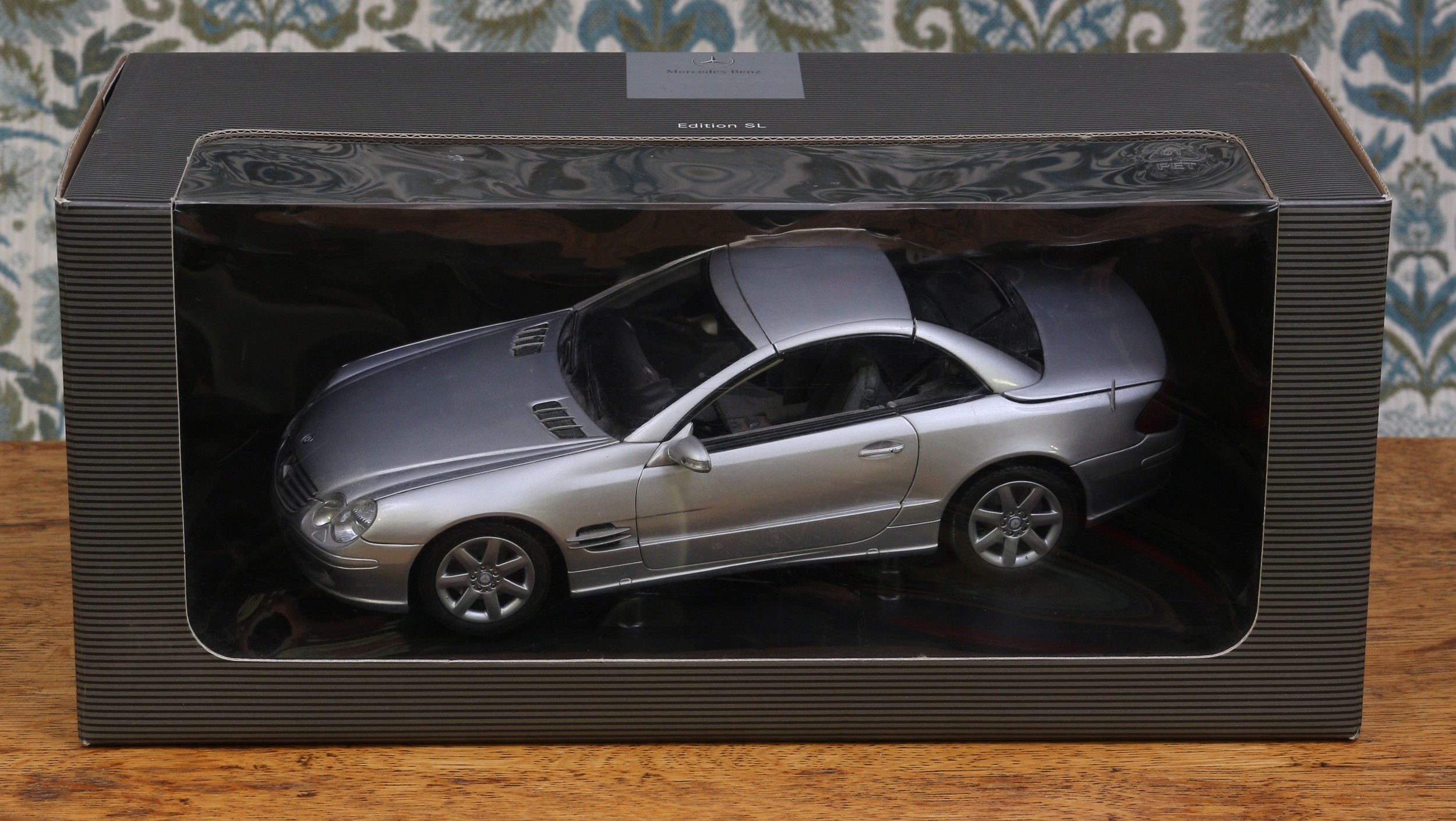 A Minichamps 1:18 scale B6 696 2133 Mercedes-Benz Edition SL, window boxed