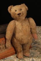 An early 20th century jointed golden mohair teddy bear, attributed to Steiff (Germany), black boot