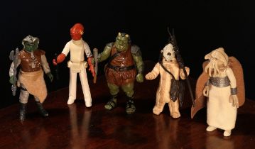 Star Wars 3¾ loose action figures, comprising Logray with weapon and accessories, Squid Head with