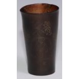 An 18th century horn tapered cylindrical beaker, engraved with a King and Queen beneath an