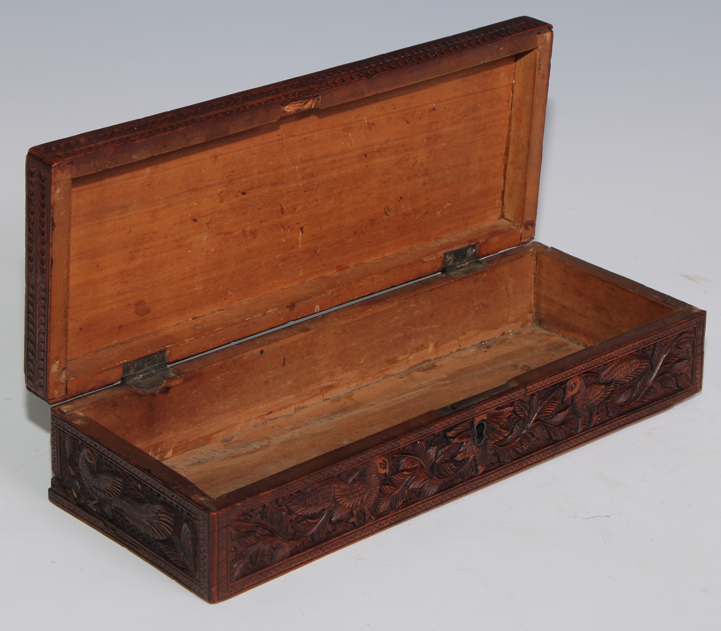 An Indian sandalwood rectangular box, hinged cover, carved in relief with peacocks, architecture, - Image 3 of 3