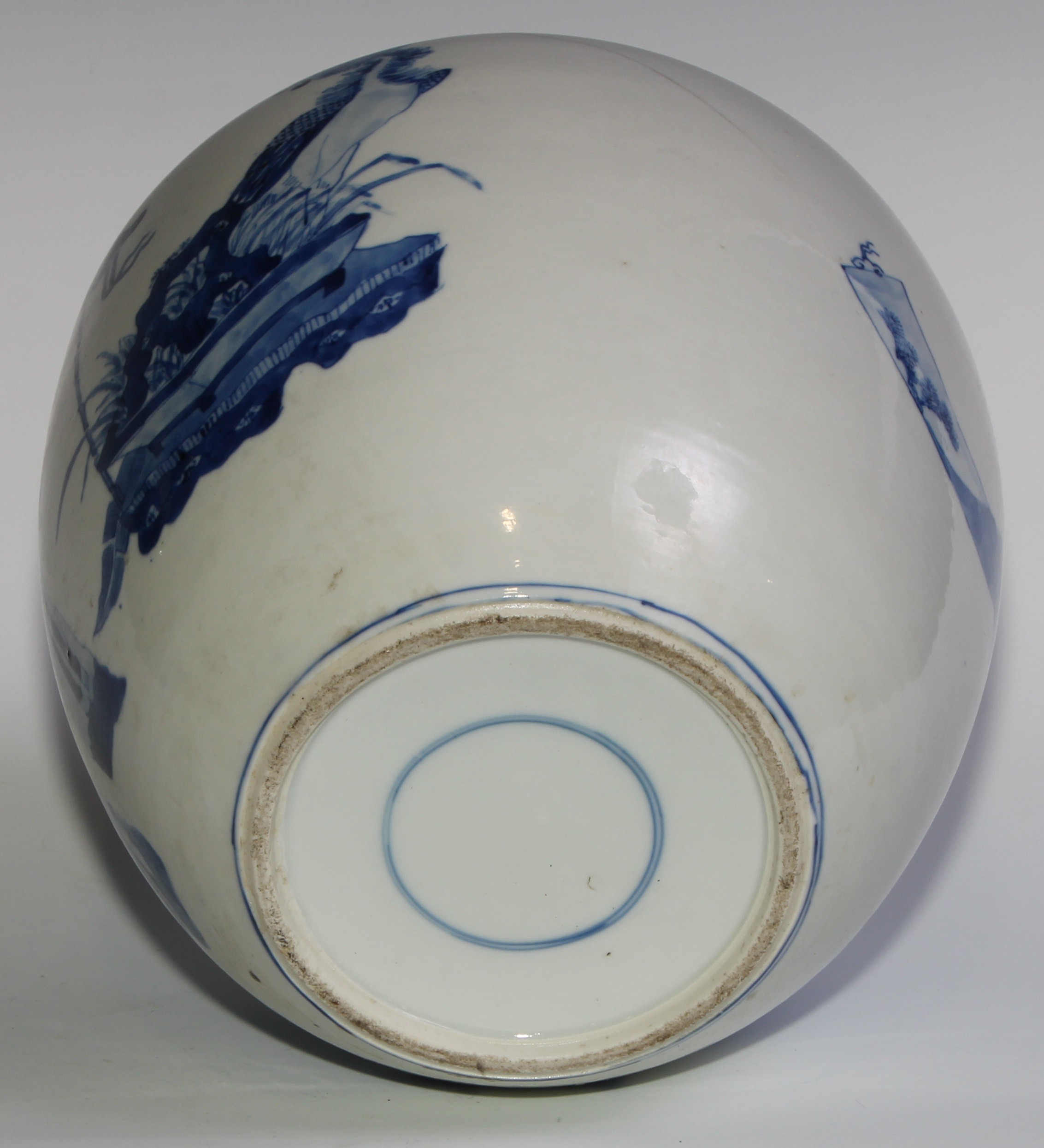 A Chinese ovoid ginger jar and cover, painted in tones of underglaze blue with ladies of the - Image 7 of 7