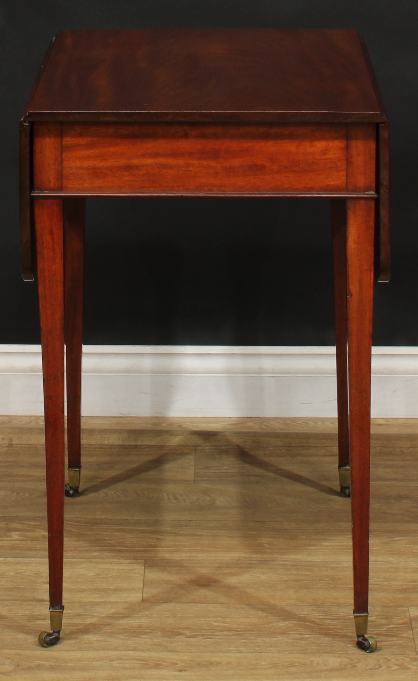 A George III mahogany Pembroke table, of small and neat proportions, rounded rectangular top with - Image 7 of 7