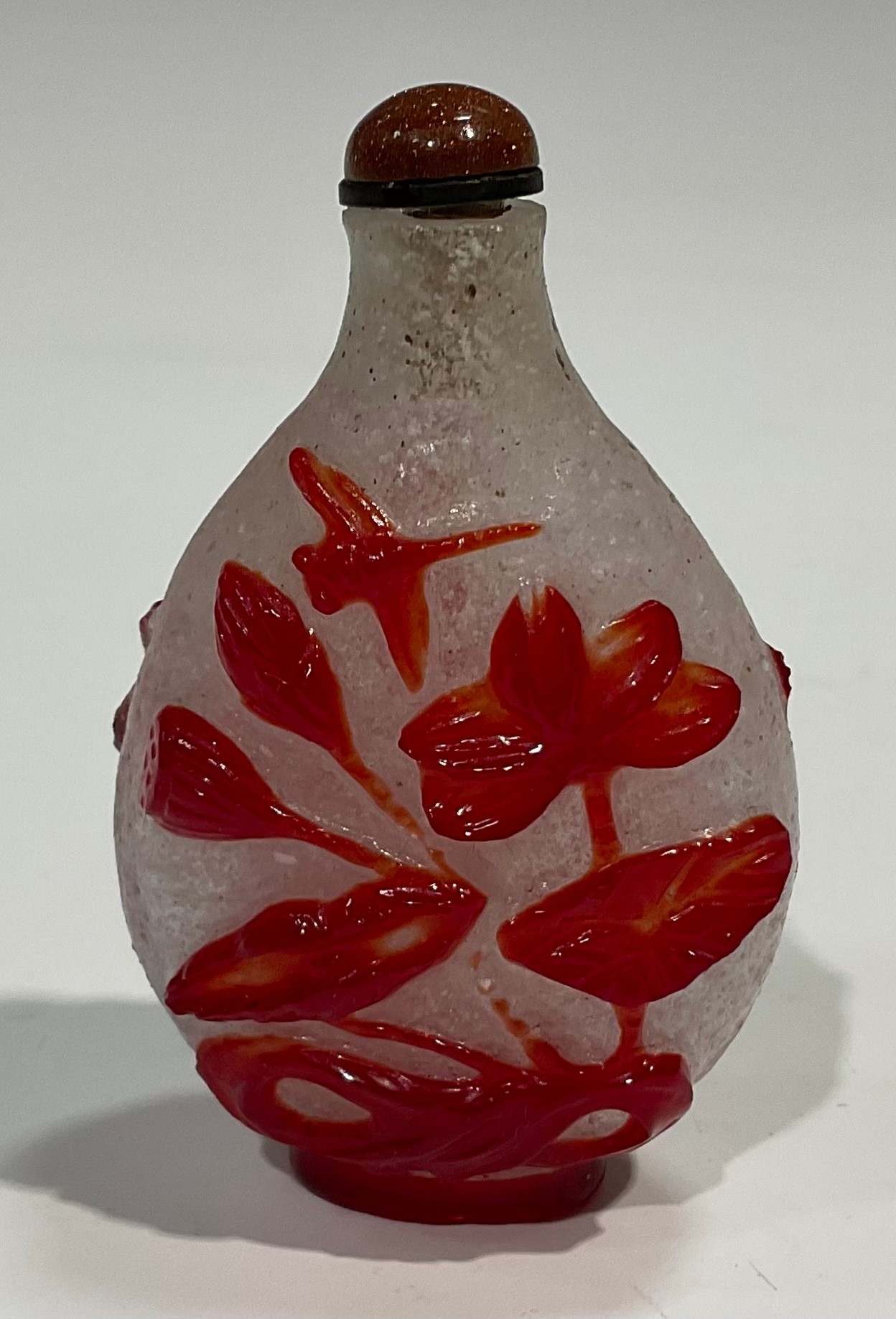 A Chinese Peking glass ovoid snuff bottle, decorated in red overlay with fantail fish against a - Image 3 of 12