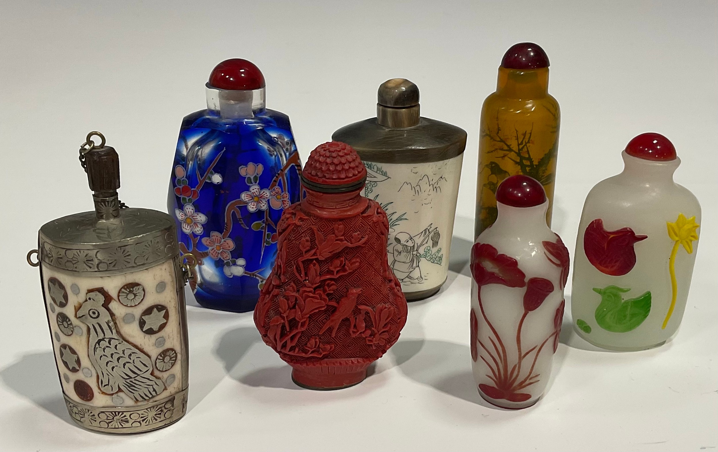 An extensive collection of Chinese snuff bottles, various forms and types of decoration, including - Image 3 of 5