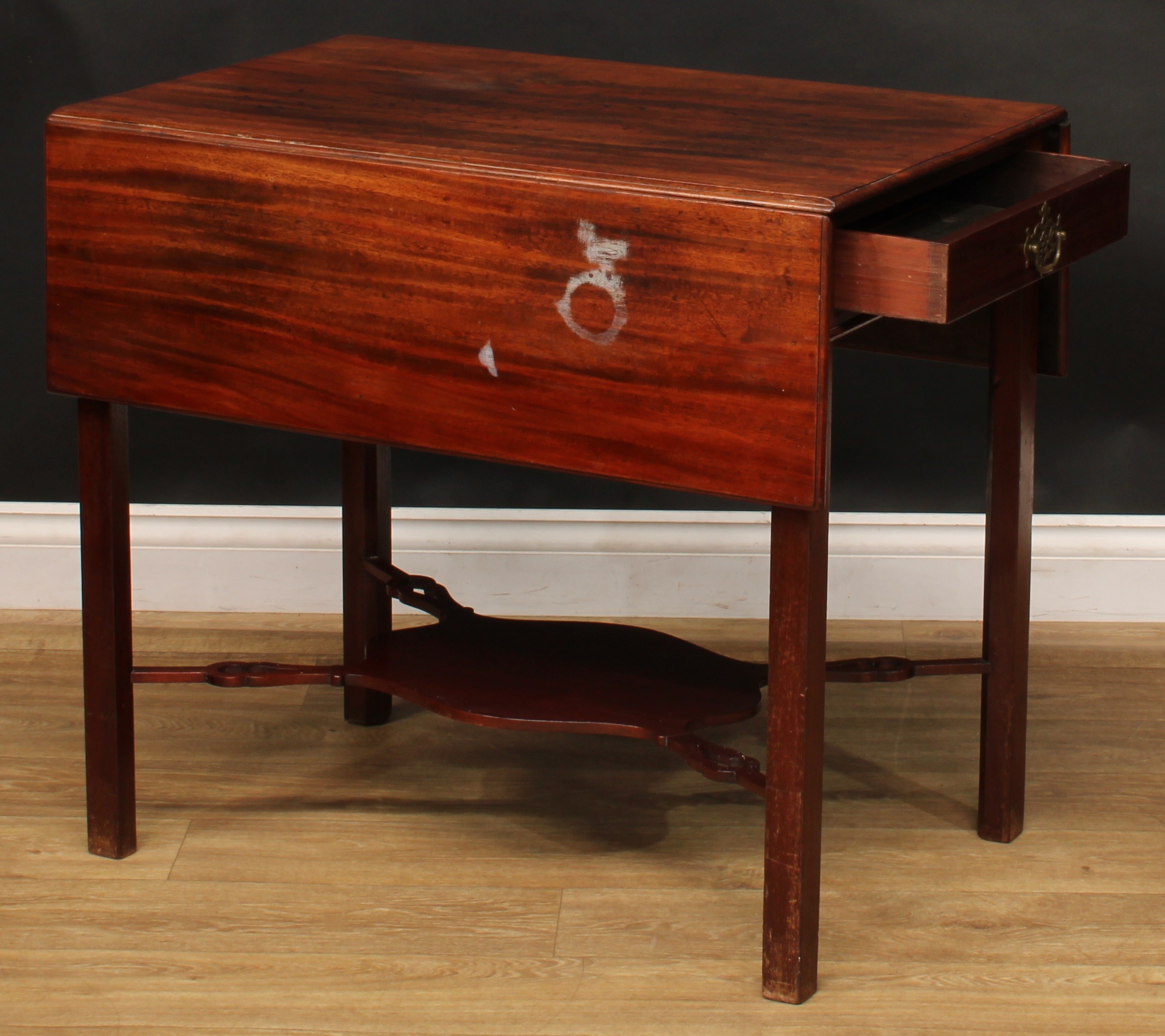 A 19th century mahogany Pembroke table, rectangular top with moulded edge and fall leaves above a - Image 5 of 7