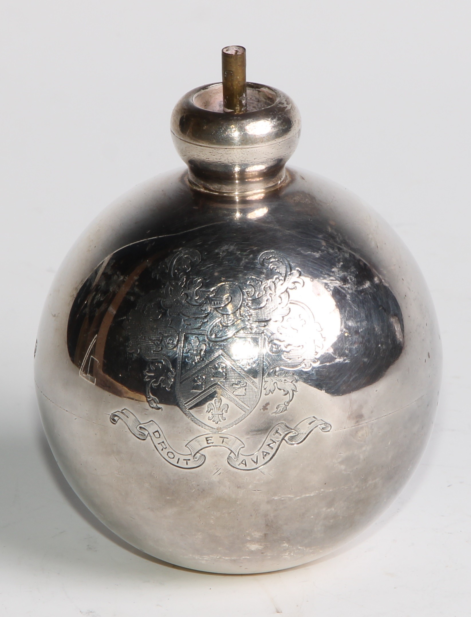 A George V silver novelty table lighter, of military interest, as a grenade, 9.5cm high, Garrard & - Image 2 of 4