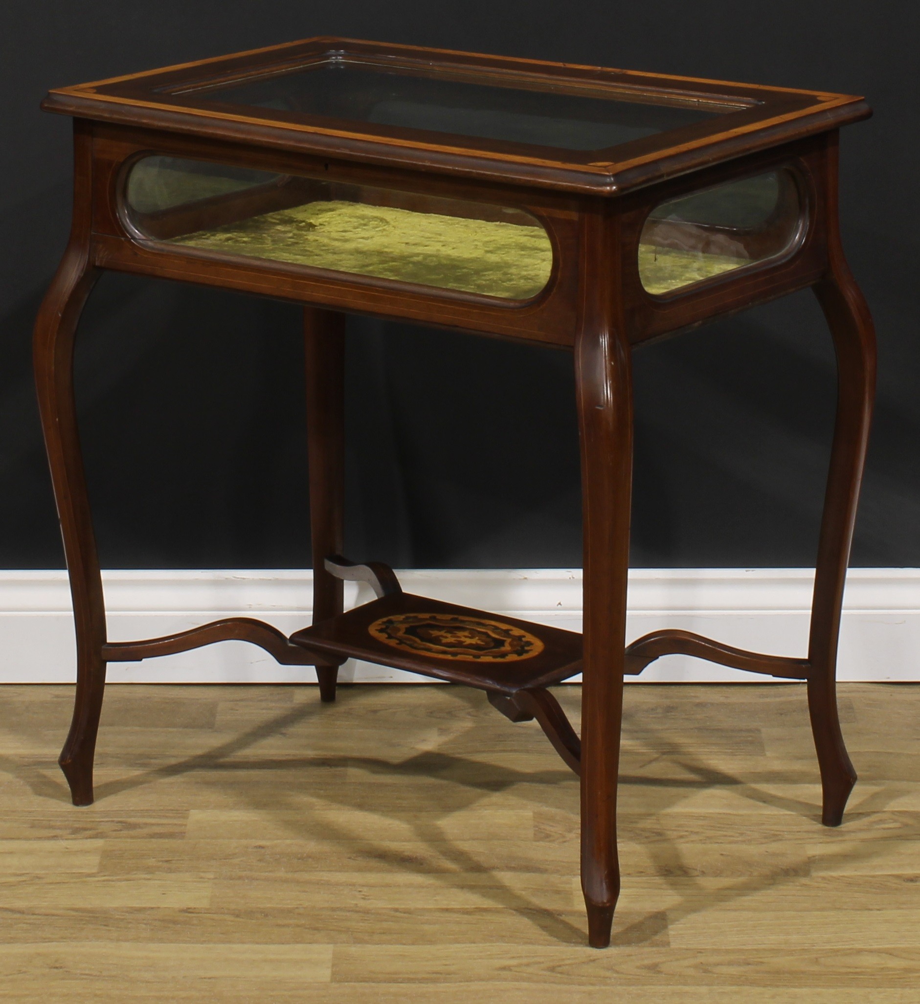 An Edwardian satinwood banded mahogany and marquetry bijouterie table, hinged top, French cabriole - Image 4 of 5