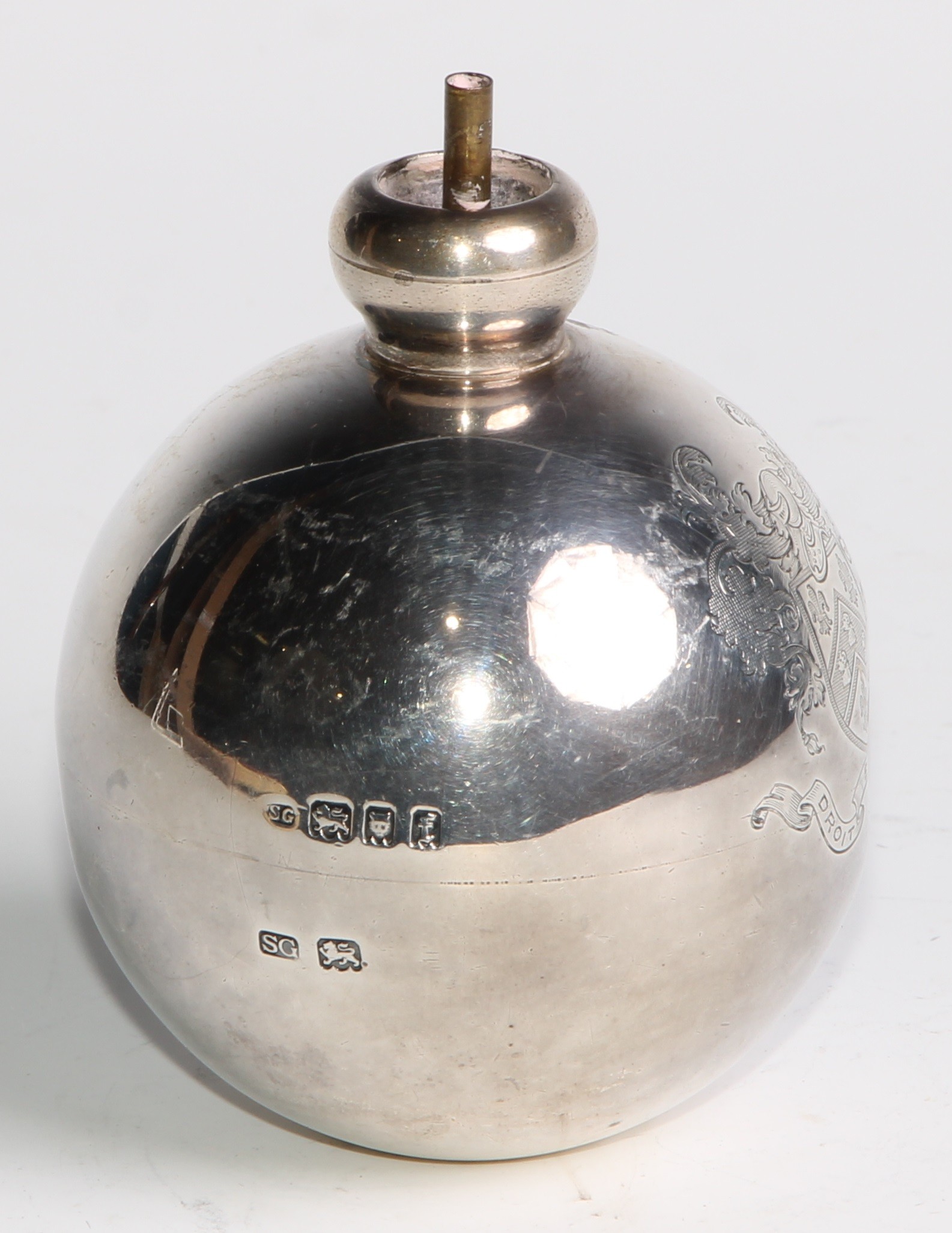 A George V silver novelty table lighter, of military interest, as a grenade, 9.5cm high, Garrard & - Image 3 of 4