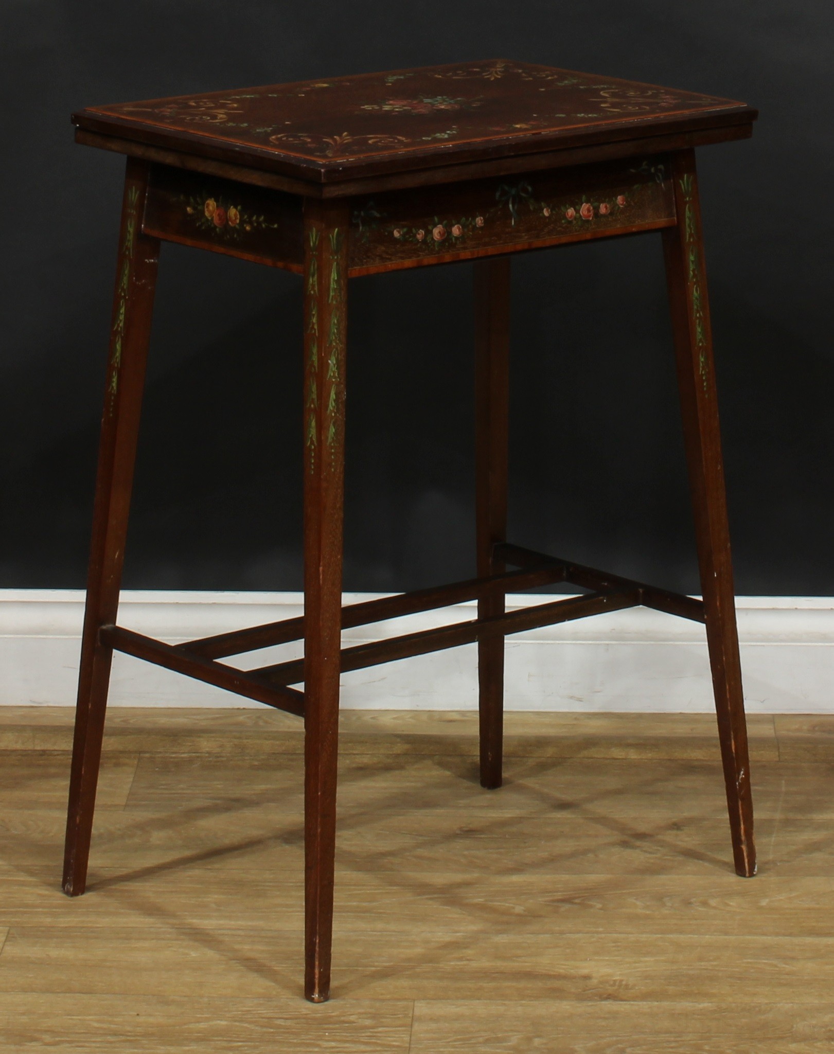 A Sheraton Revival satinwood crossbanded and painted mahogany card table, hinged top enclosing a - Image 3 of 6