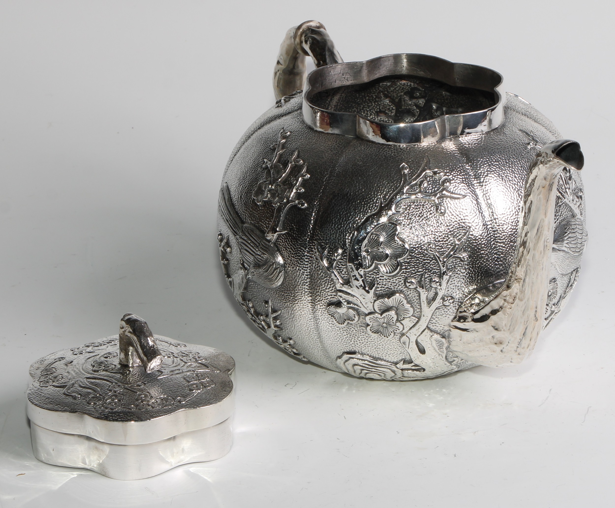 A Chinese silver three piece melon shaped tea service, comprising teapot, milk jug and sucrier, - Image 5 of 14