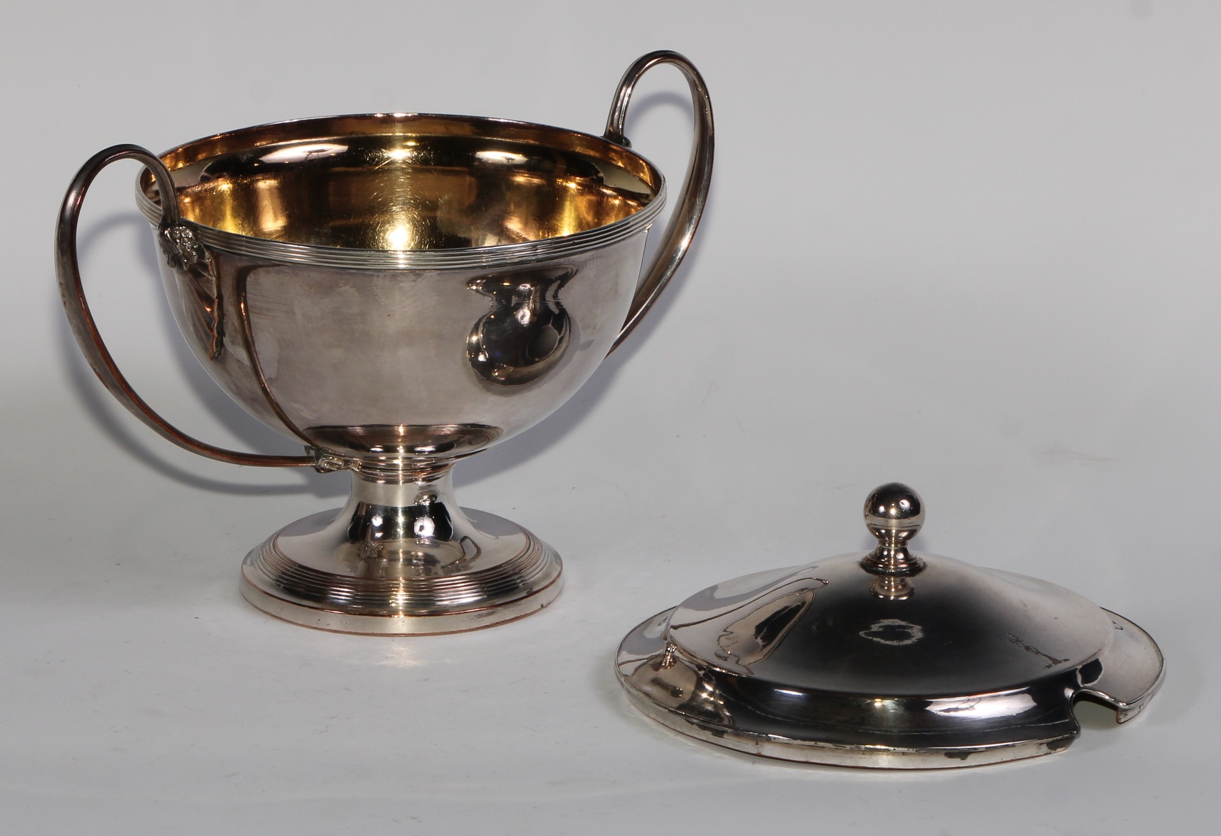 A pair of George III Old Sheffield Plate circular pedestal sauce tureens and covders, ball - Image 5 of 10