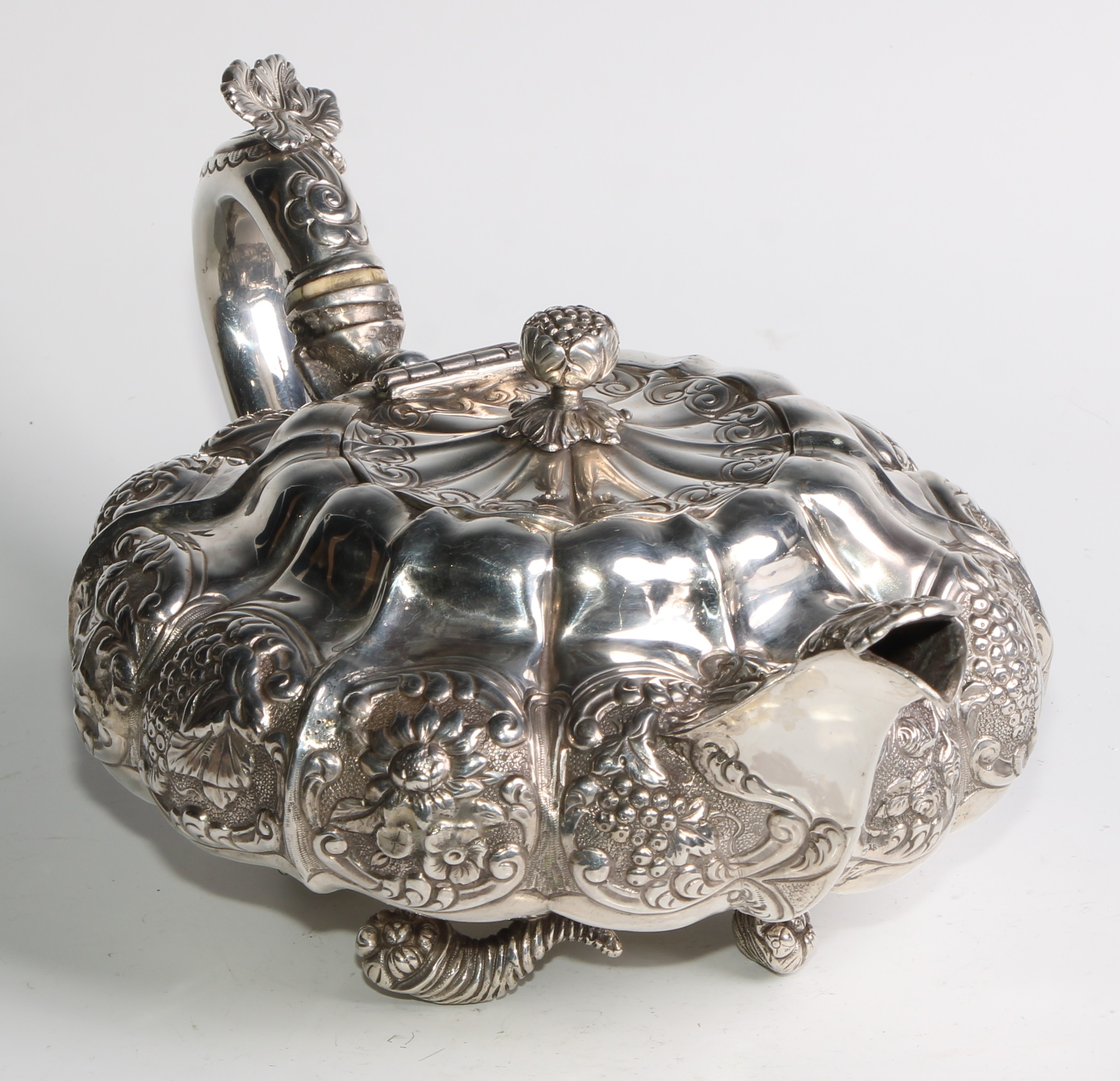 A George IV silver three piece melon shaped tea service, comprising teapot, milk jug and sugar - Image 4 of 14