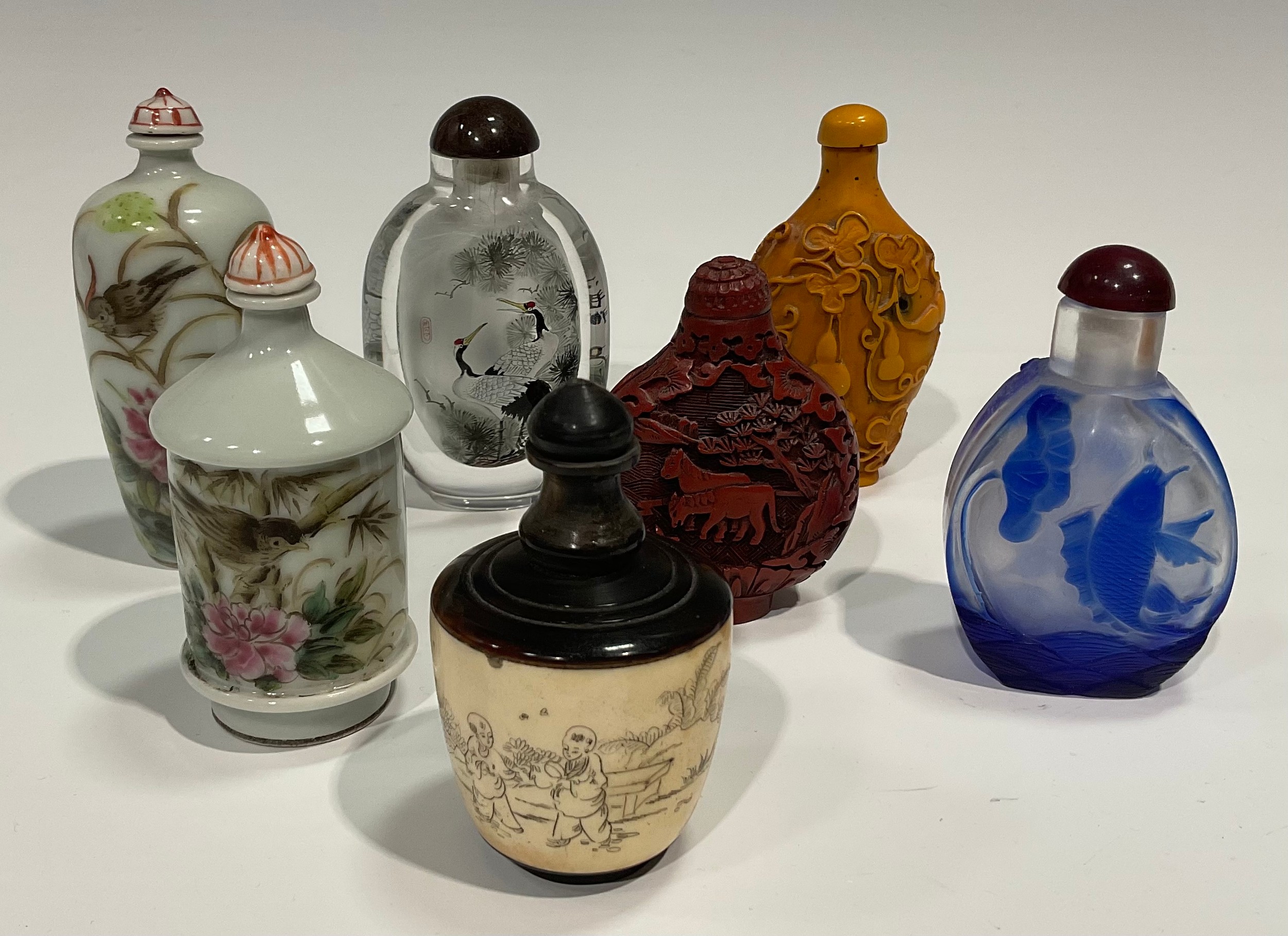 An extensive collection of Chinese snuff bottles, various forms and types of decoration, including - Image 4 of 5