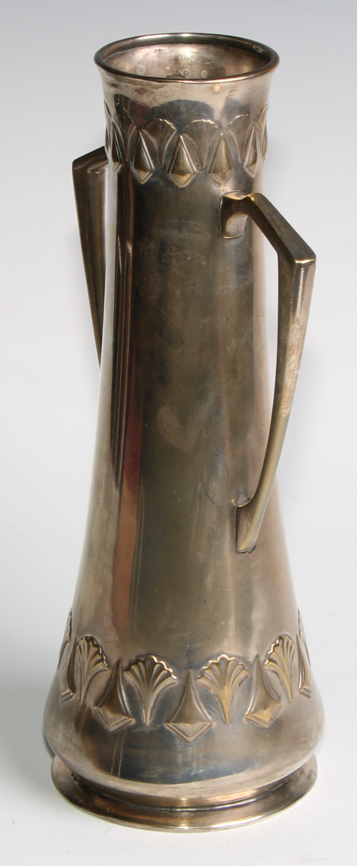 A W.M.F. Art Nouveau Jugendstil silver plated two handled vase, Ginkgo design, of spreading - Image 4 of 5