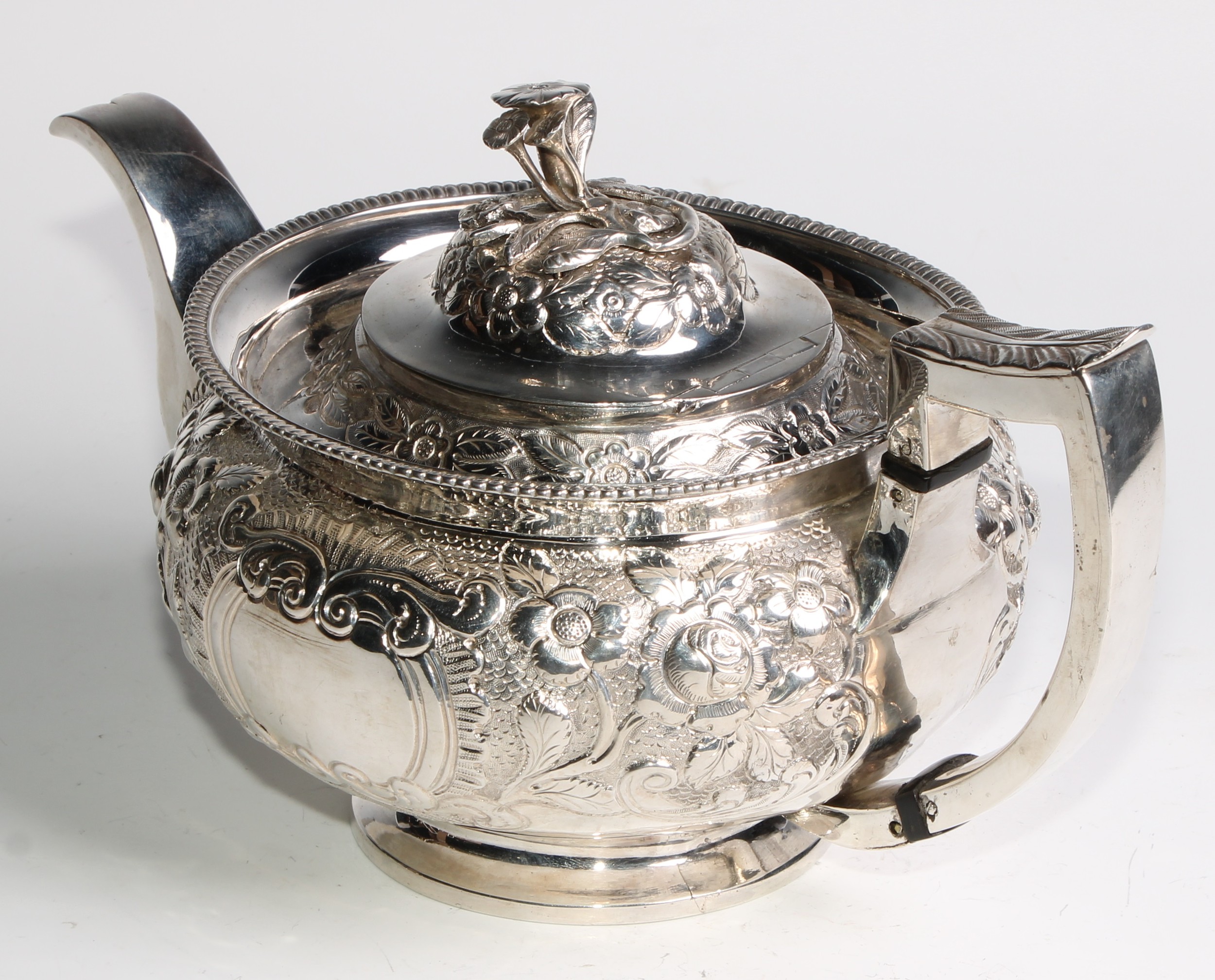 A George III Irish silver teapot, chased with chased with flowers and stiff leaves on a scale - Image 5 of 6