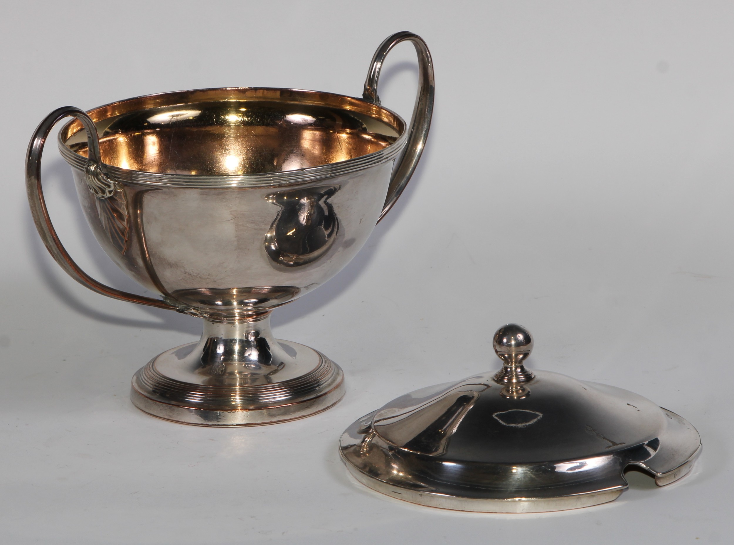 A pair of George III Old Sheffield Plate circular pedestal sauce tureens and covders, ball - Image 9 of 10