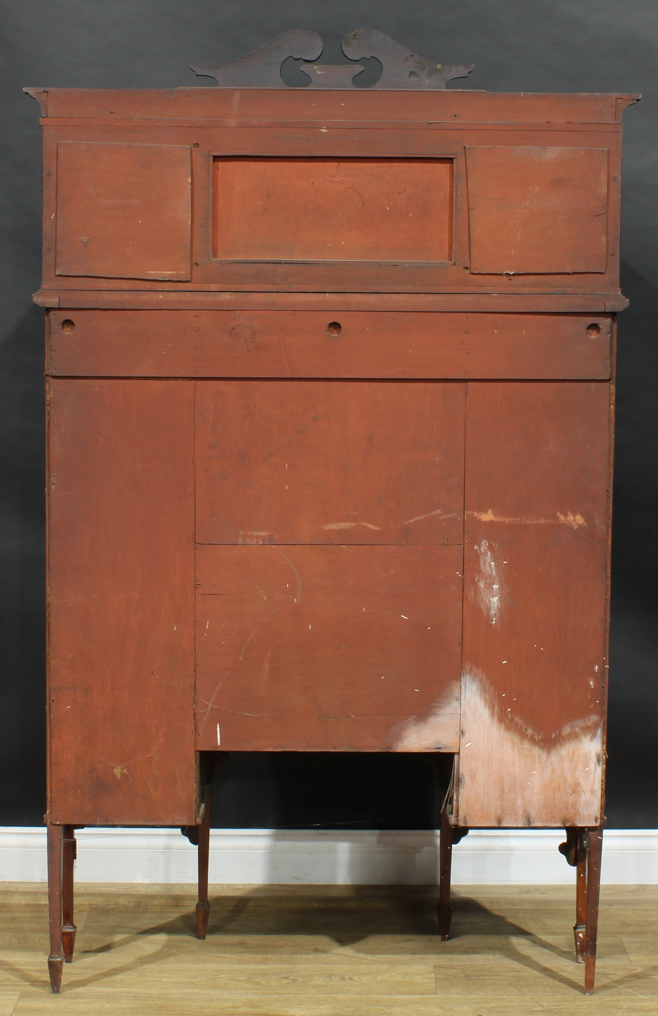 An Edwardian satinwood crossbanded mahogany and marquetry display cabinet, shaped superstructure - Image 5 of 5