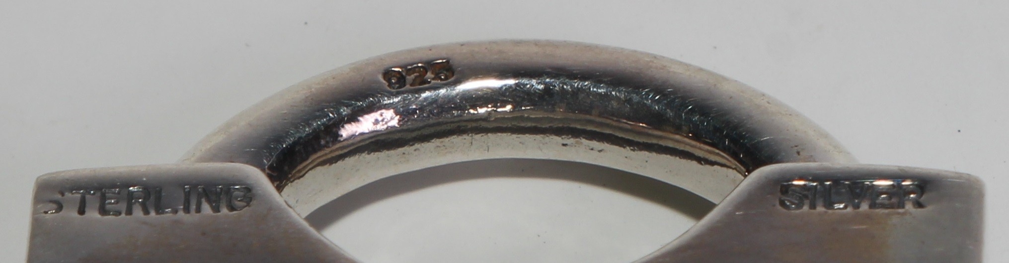 A sterling silver novelty vesta case, as a barrel shaped padlock, 3cm wide - Image 5 of 5