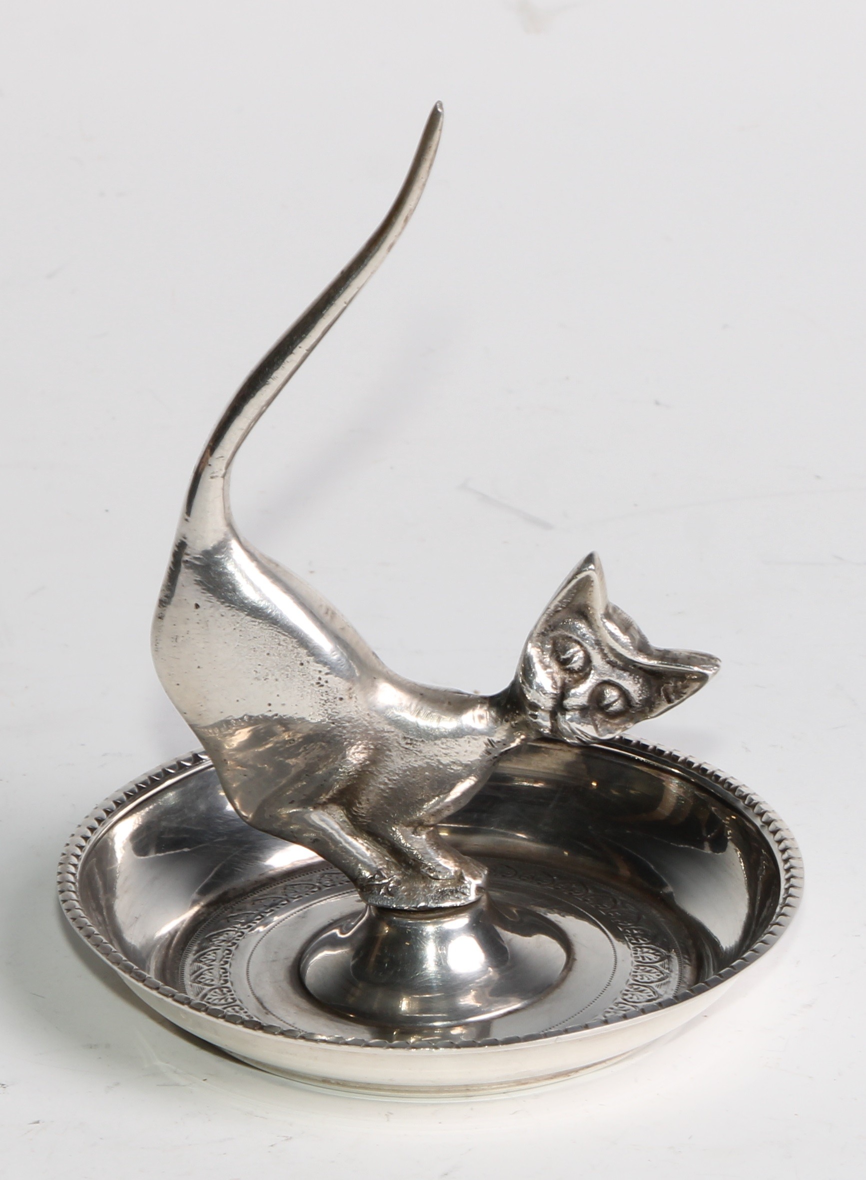 A Continental silver novelty ring tree, as a stylised cat, the dished base bright-cut engraved, - Image 2 of 6