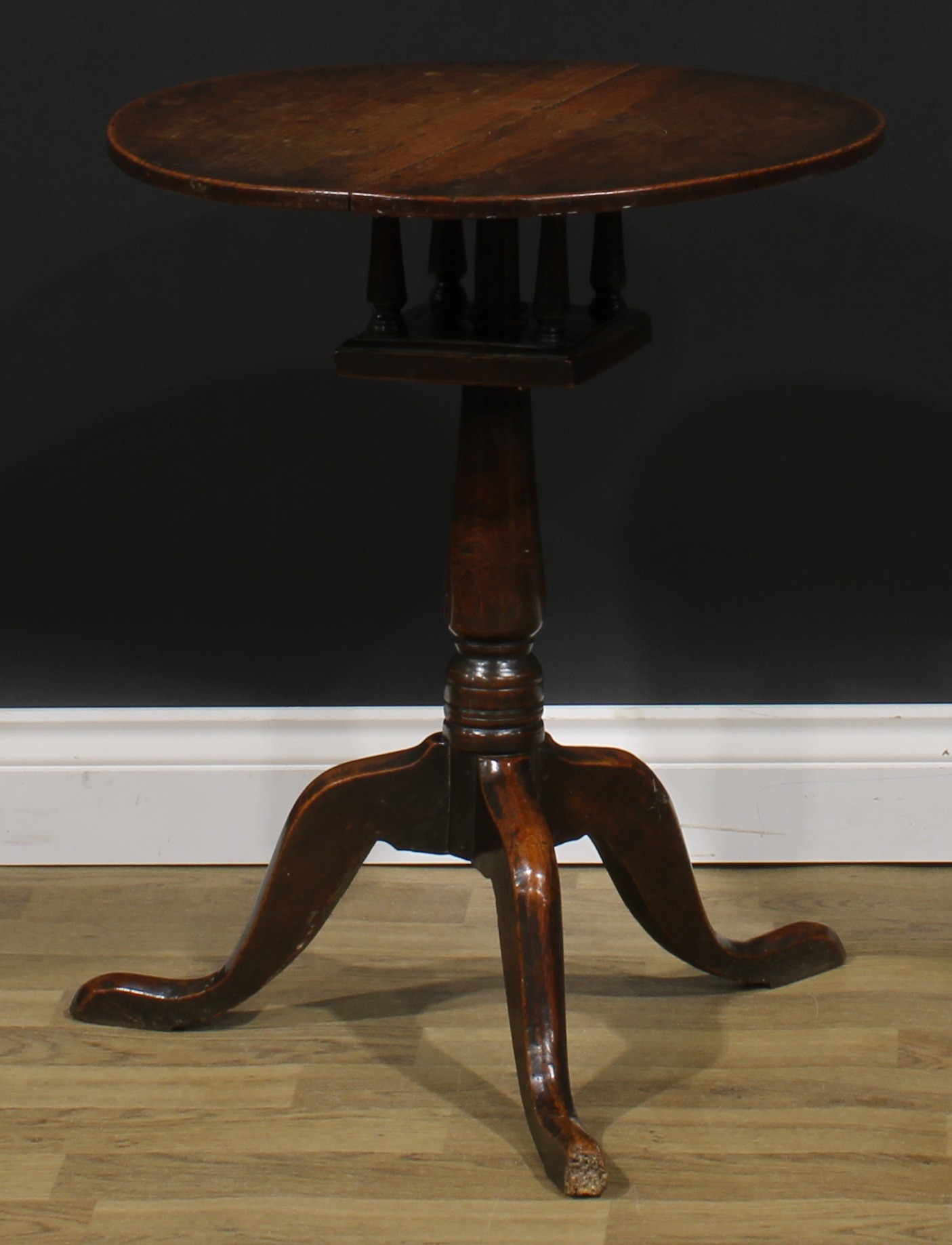 A George III oak and elm birdcage tripod occasional table, circular top, turned column, cabriole - Image 3 of 4