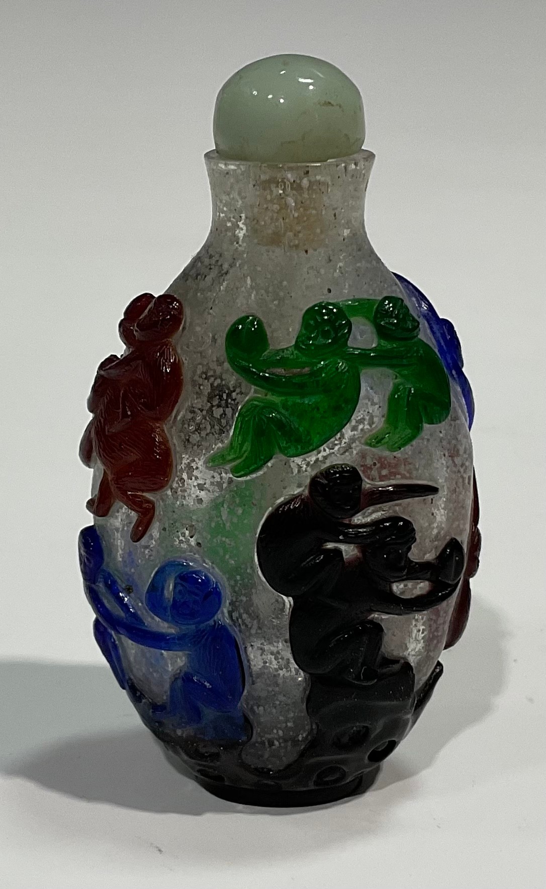 A Chinese Peking glass ovoid snuff bottle, decorated in red overlay with fantail fish against a - Image 6 of 12