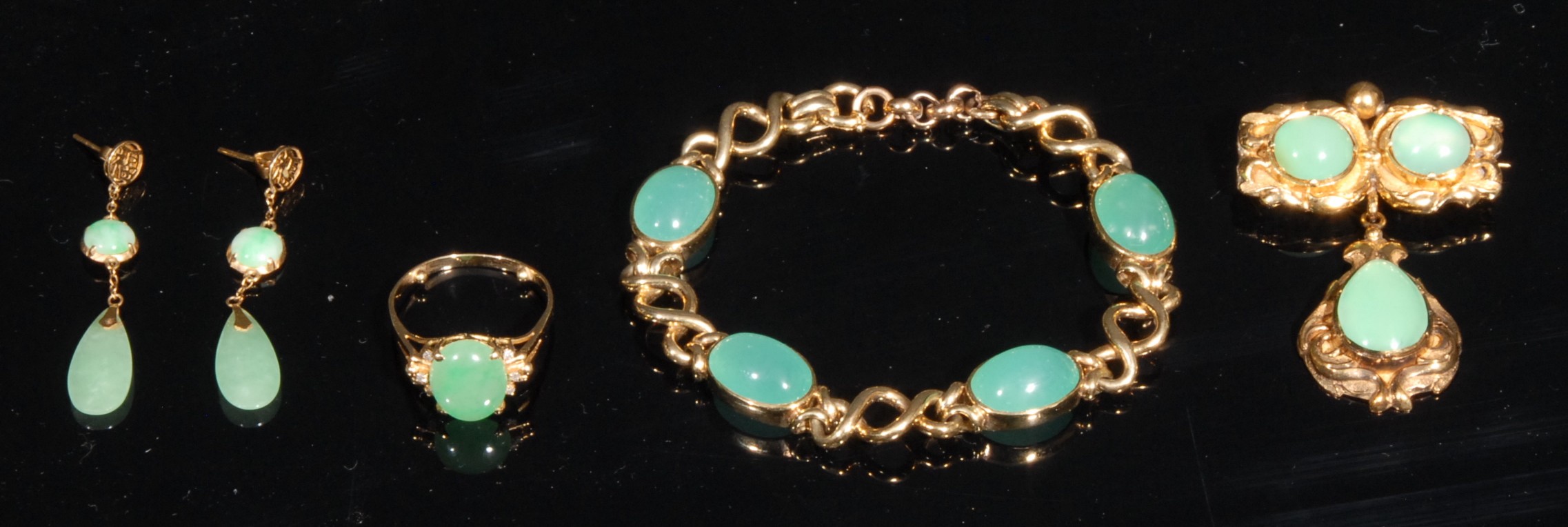 A composed suite of 18ct and 15ct gold jewellery set with polished jade , comprising, an 18ct gold