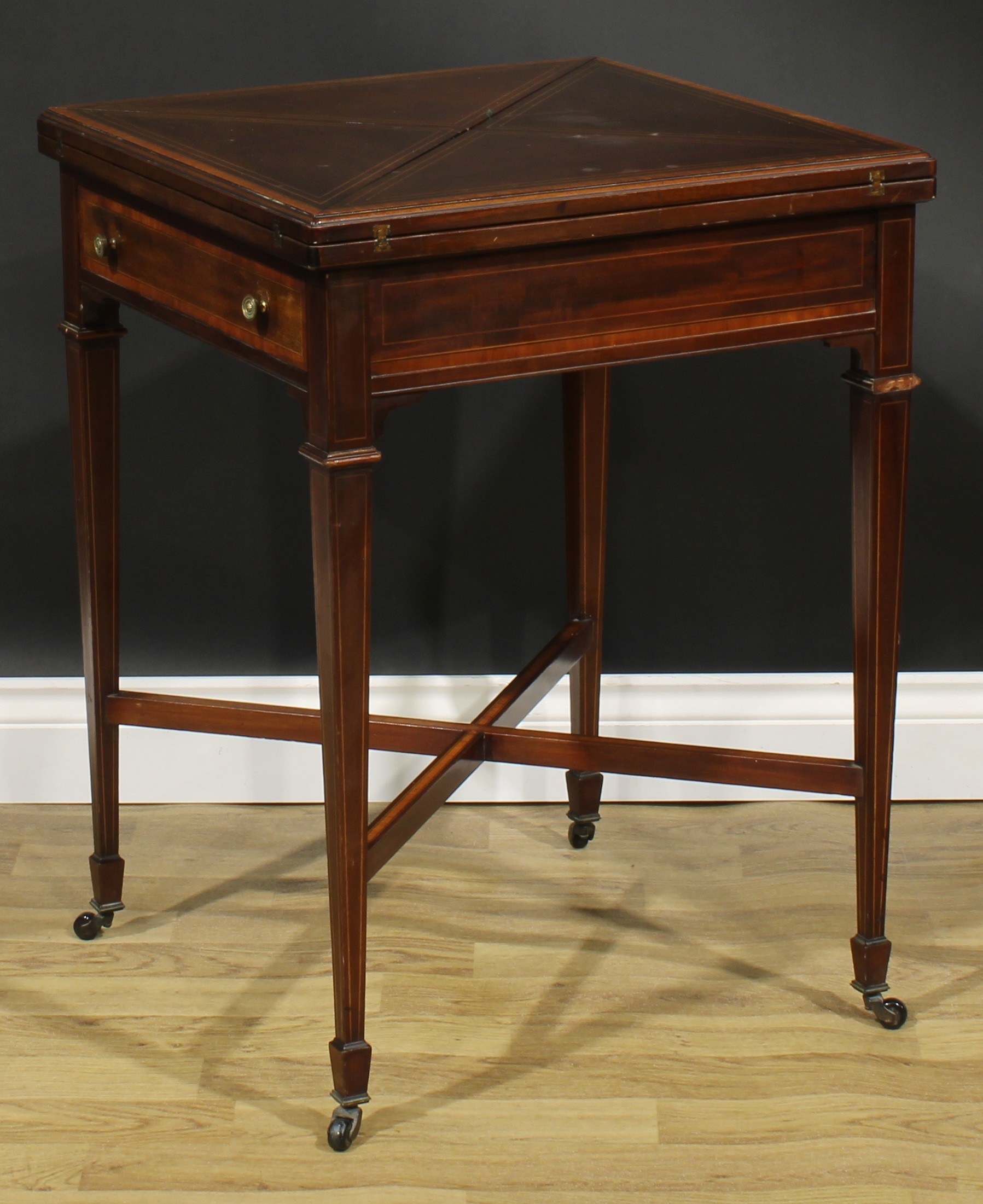 An Edwardian satinwood crossbanded mahogany envelope card table, hinged top enclosing a baize - Image 5 of 6