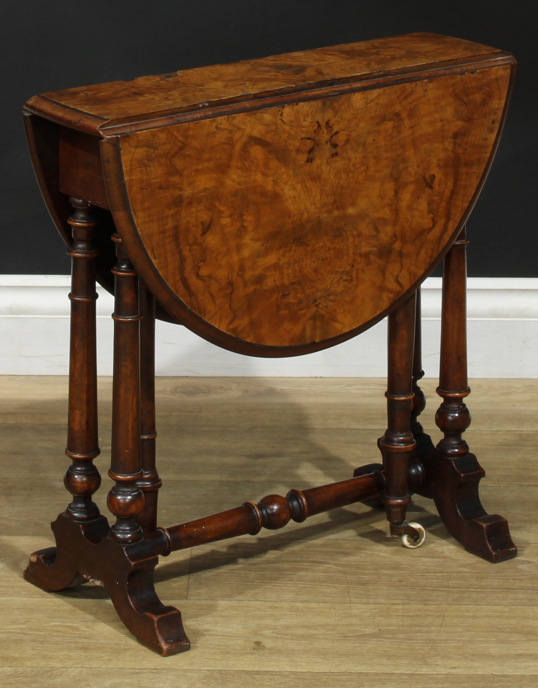 A Victorian walnut Sutherland table, of small proportions, oval top with fall leaves, turned - Image 5 of 5