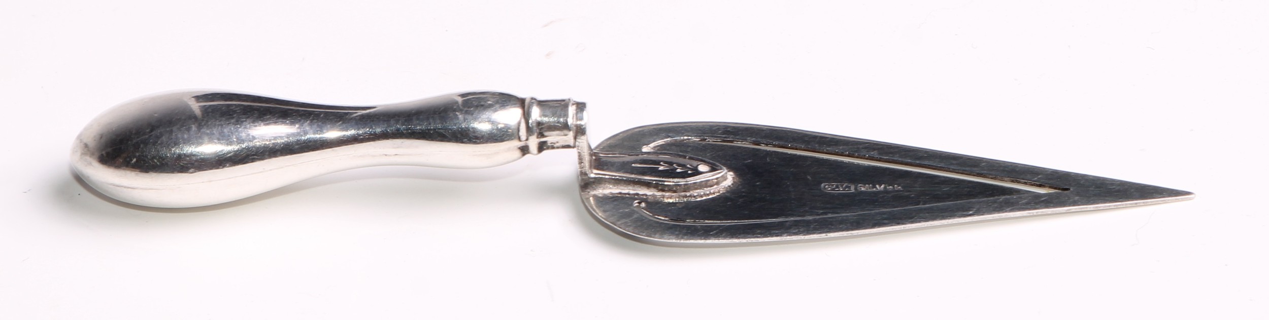 Signopaginophilia - a Victorian silver novelty bookmark, as a trowel, wrythen handle, 7.5cm long, - Image 3 of 6