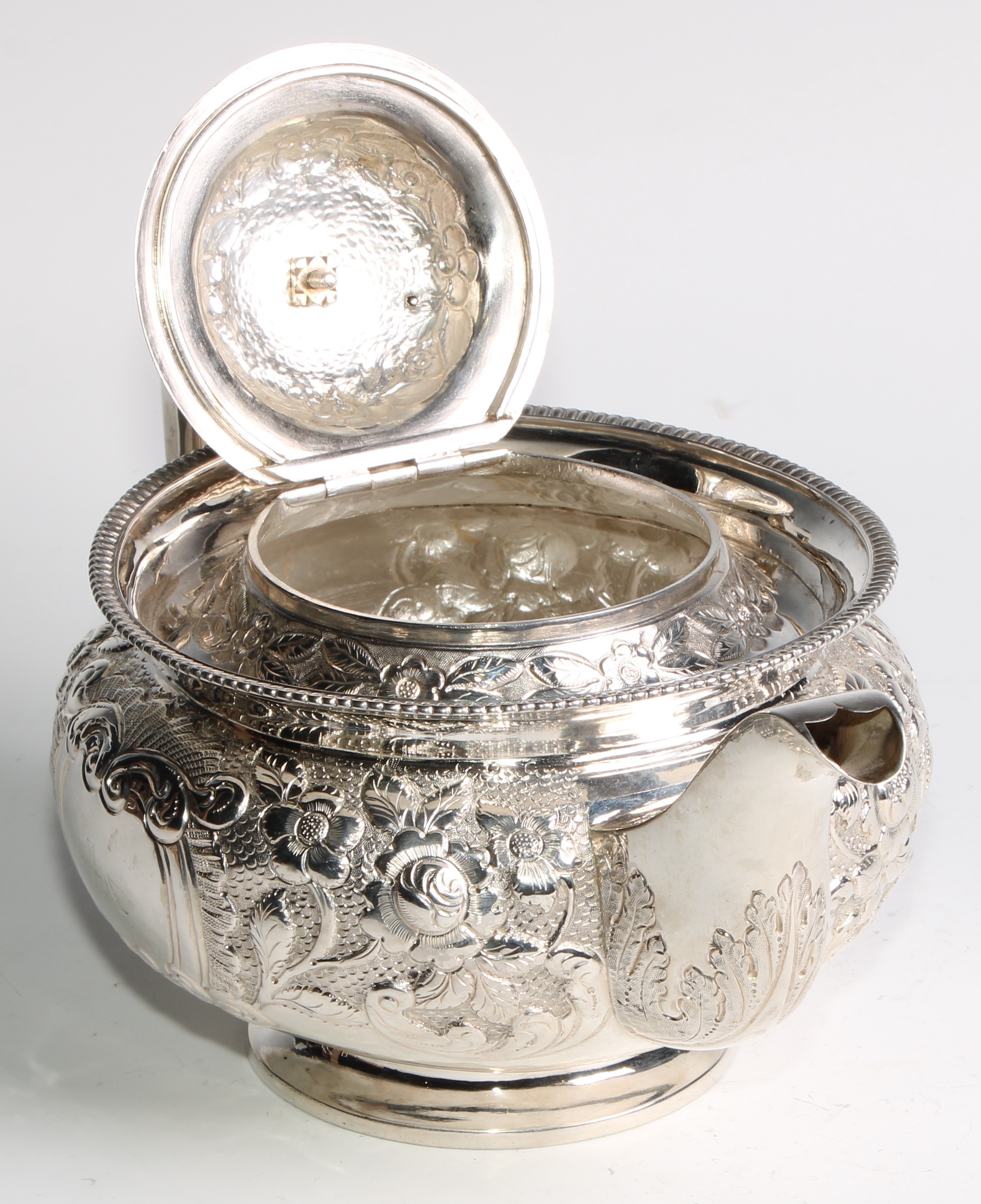 A George III Irish silver teapot, chased with chased with flowers and stiff leaves on a scale - Image 4 of 6