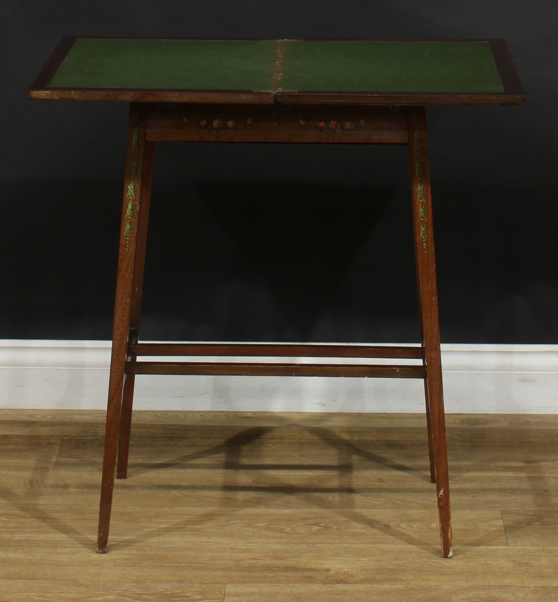 A Sheraton Revival satinwood crossbanded and painted mahogany card table, hinged top enclosing a - Image 2 of 6