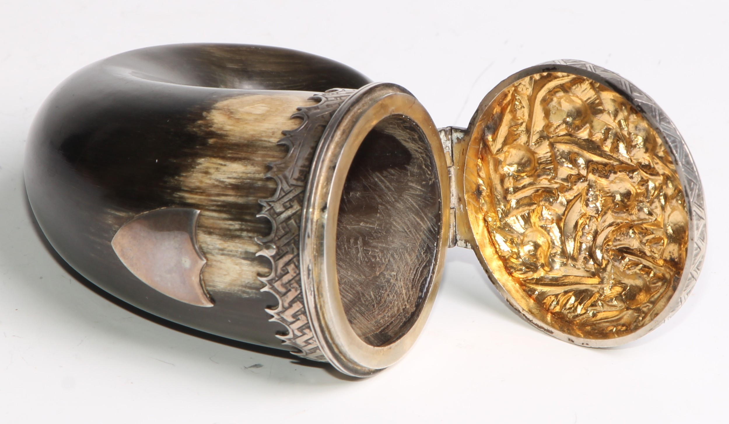 A Scottish silver mounted horn snuff mull, the hinged cover chased with thistles, shaped pendant - Image 5 of 5