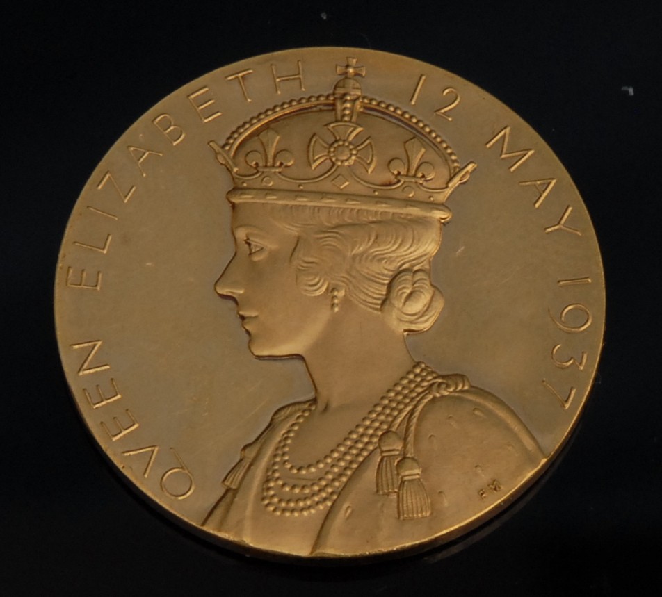 A gold coin to commemorate the Coronation of George VI, designed by Percy Metcalfe, obverse bust - Image 2 of 2