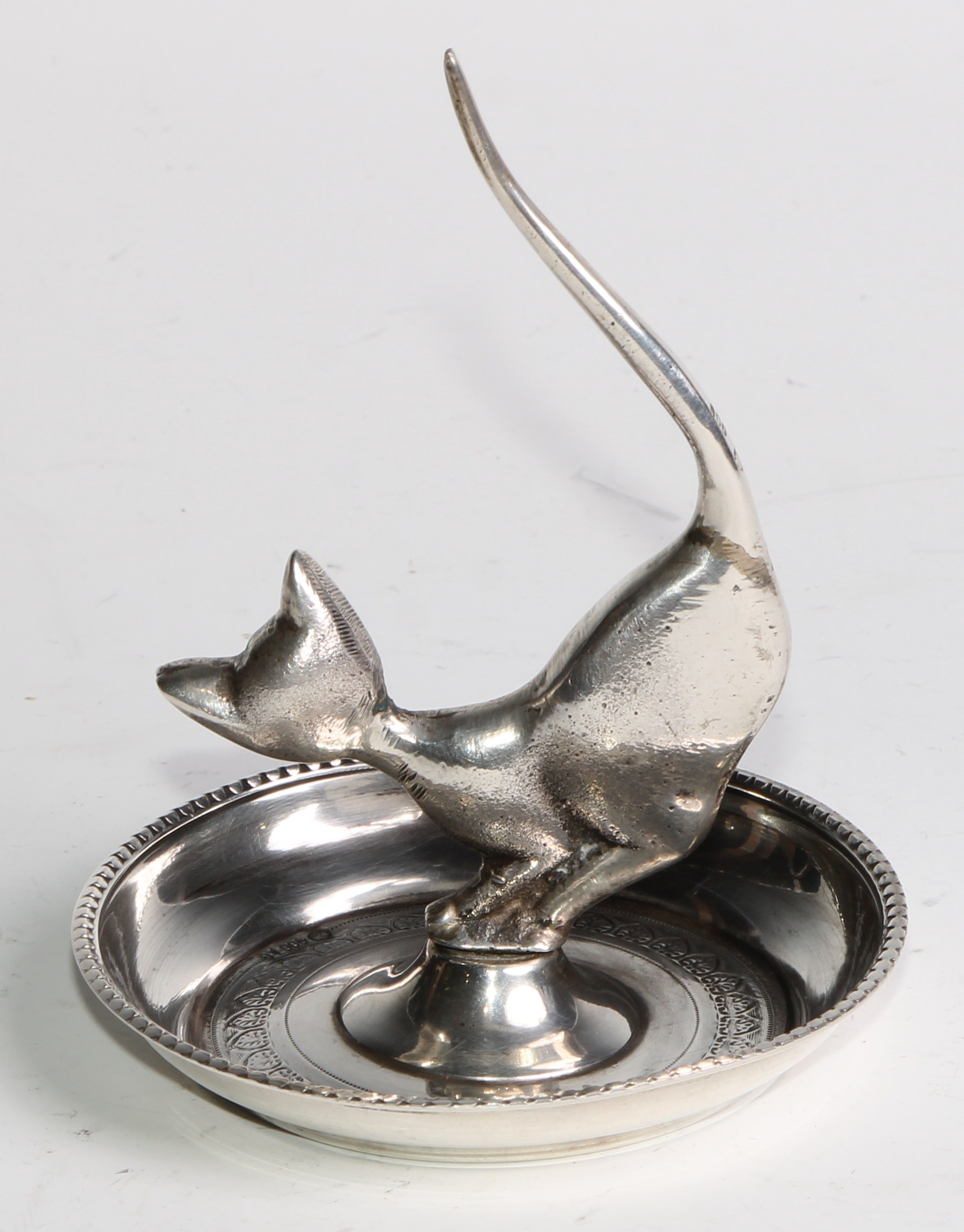 A Continental silver novelty ring tree, as a stylised cat, the dished base bright-cut engraved, - Image 5 of 6